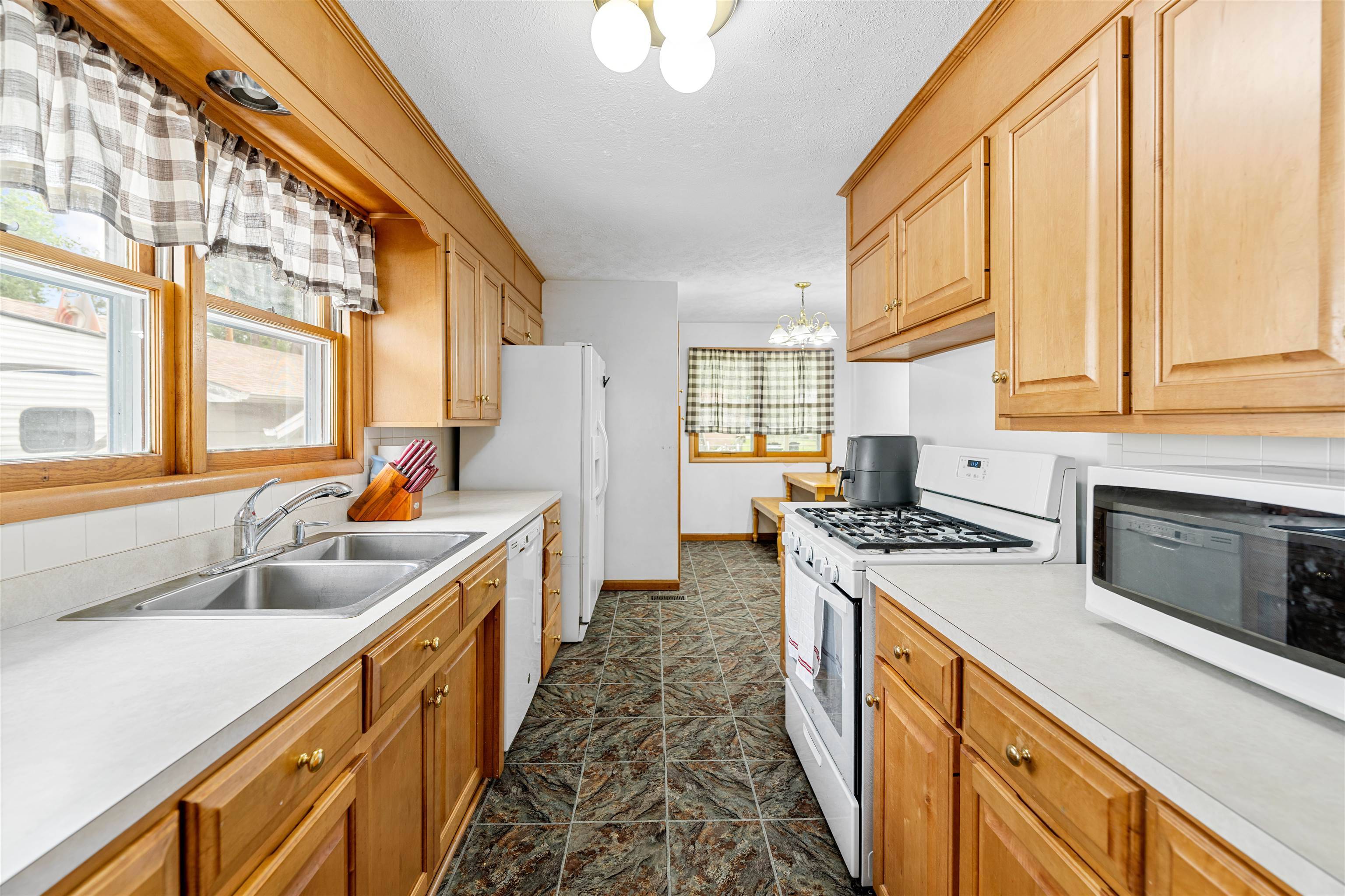 Salina, KS 67401,817 Sheridan St