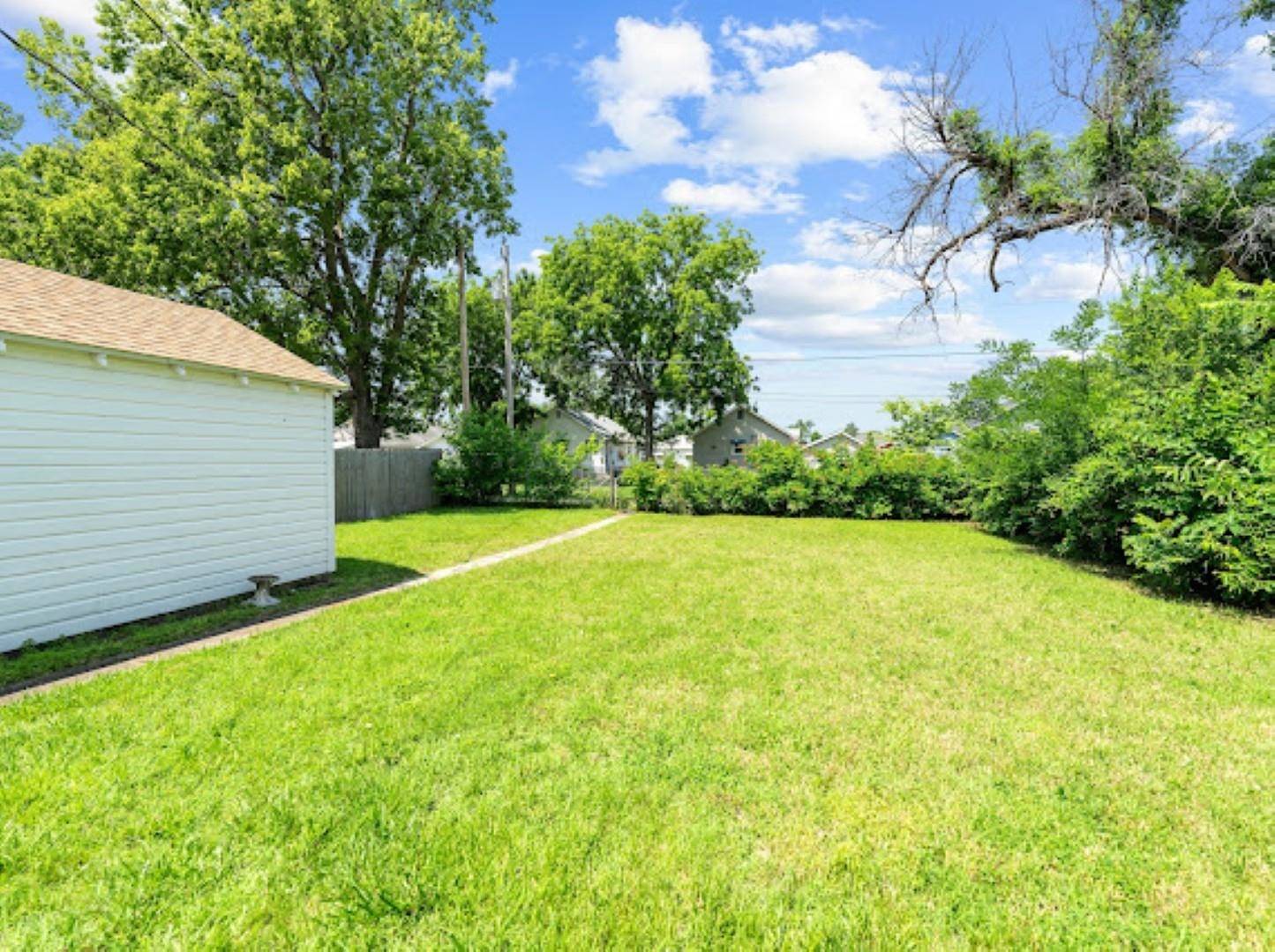 Salina, KS 67401,720 Custer St.