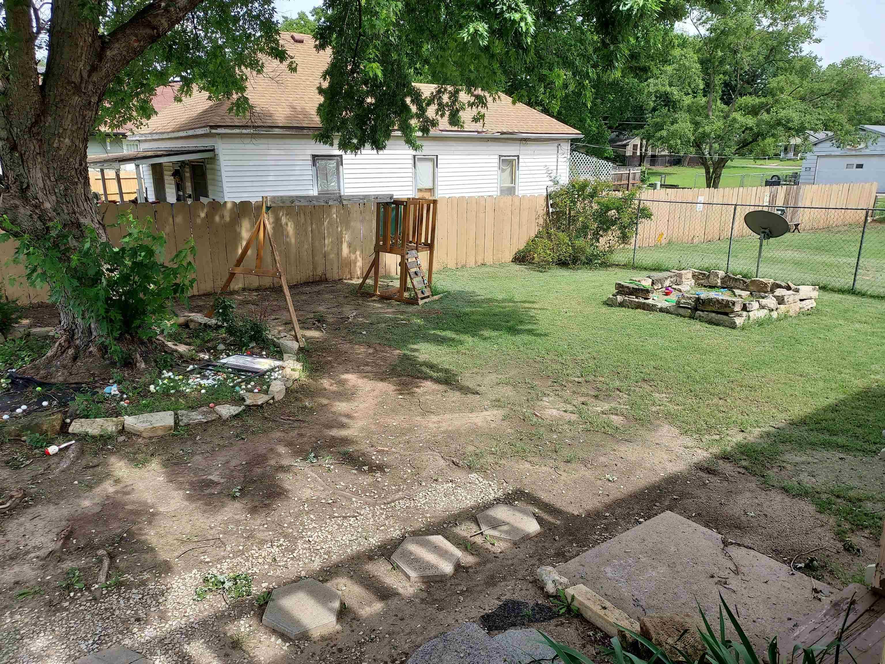 Wellington, KS 67152,704 E Lincoln Ave