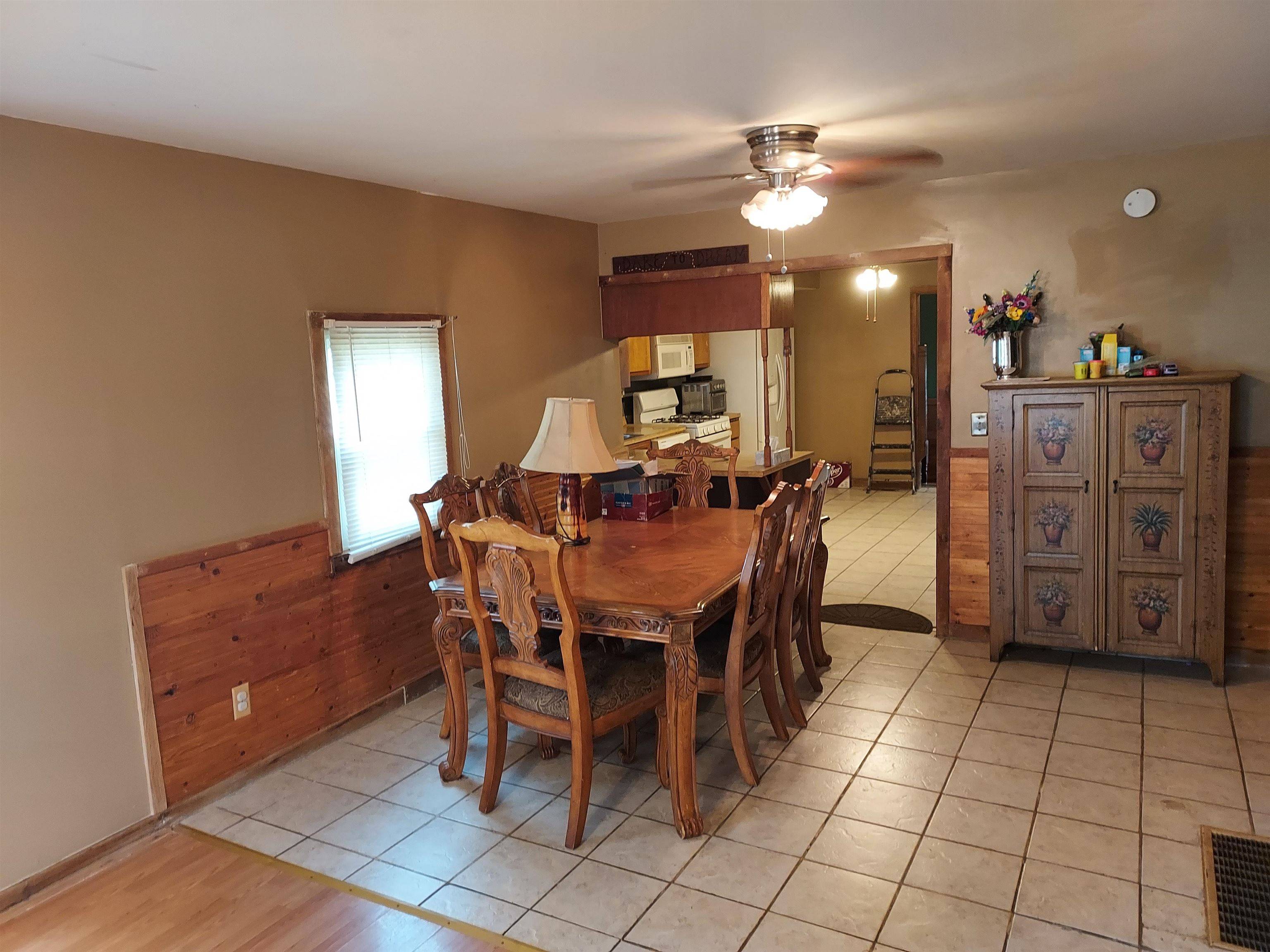 Wellington, KS 67152,704 E Lincoln Ave
