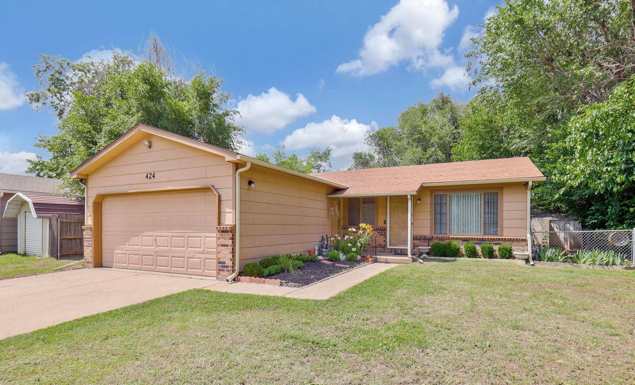 Wichita, KS 67216,424 E Maywood St