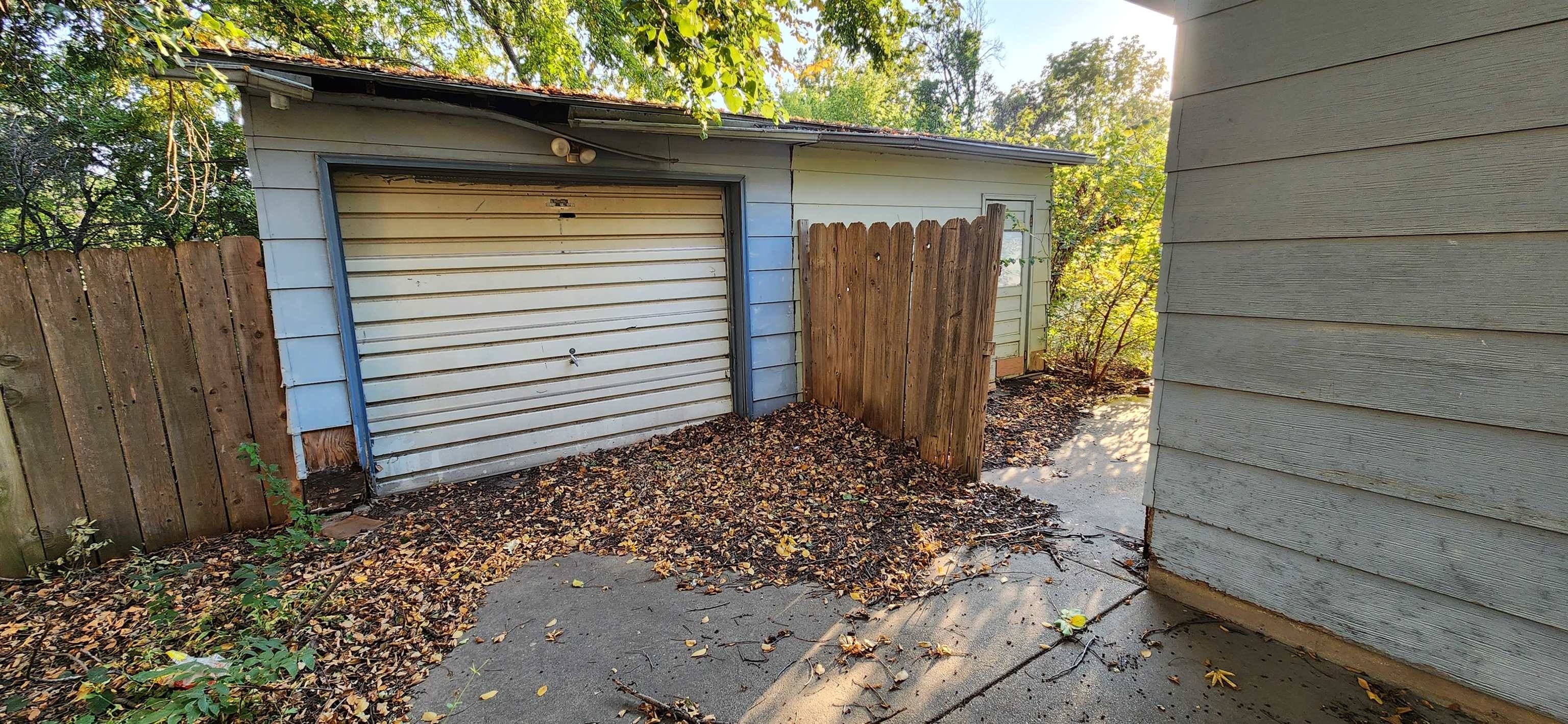 Newton, KS 67114,719 W 5th St