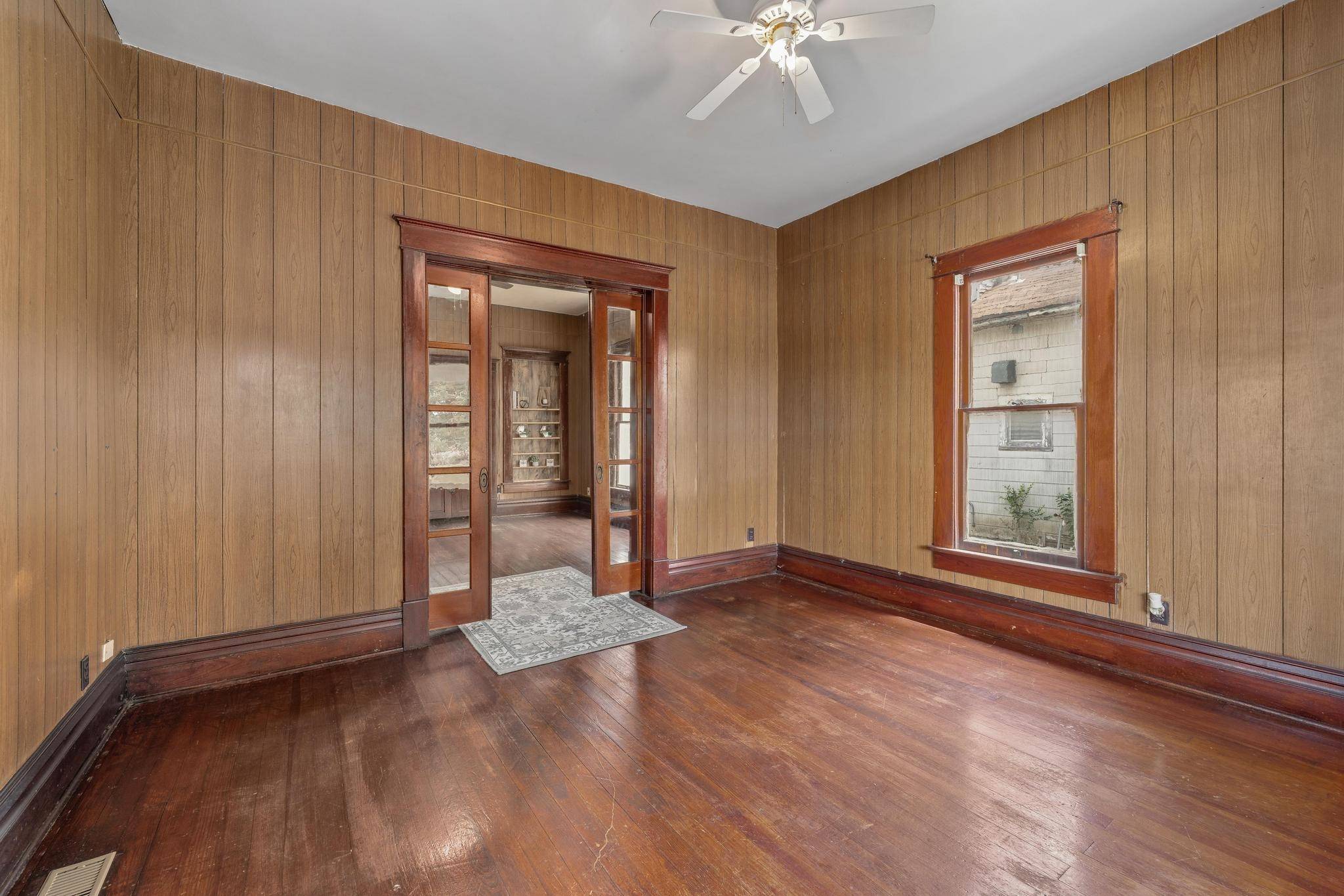 Wellington, KS 67152,721 N F St