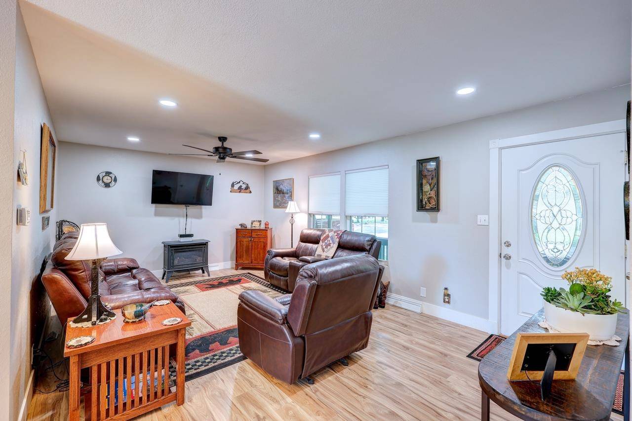 Winfield, KS 67156,13 Easy St