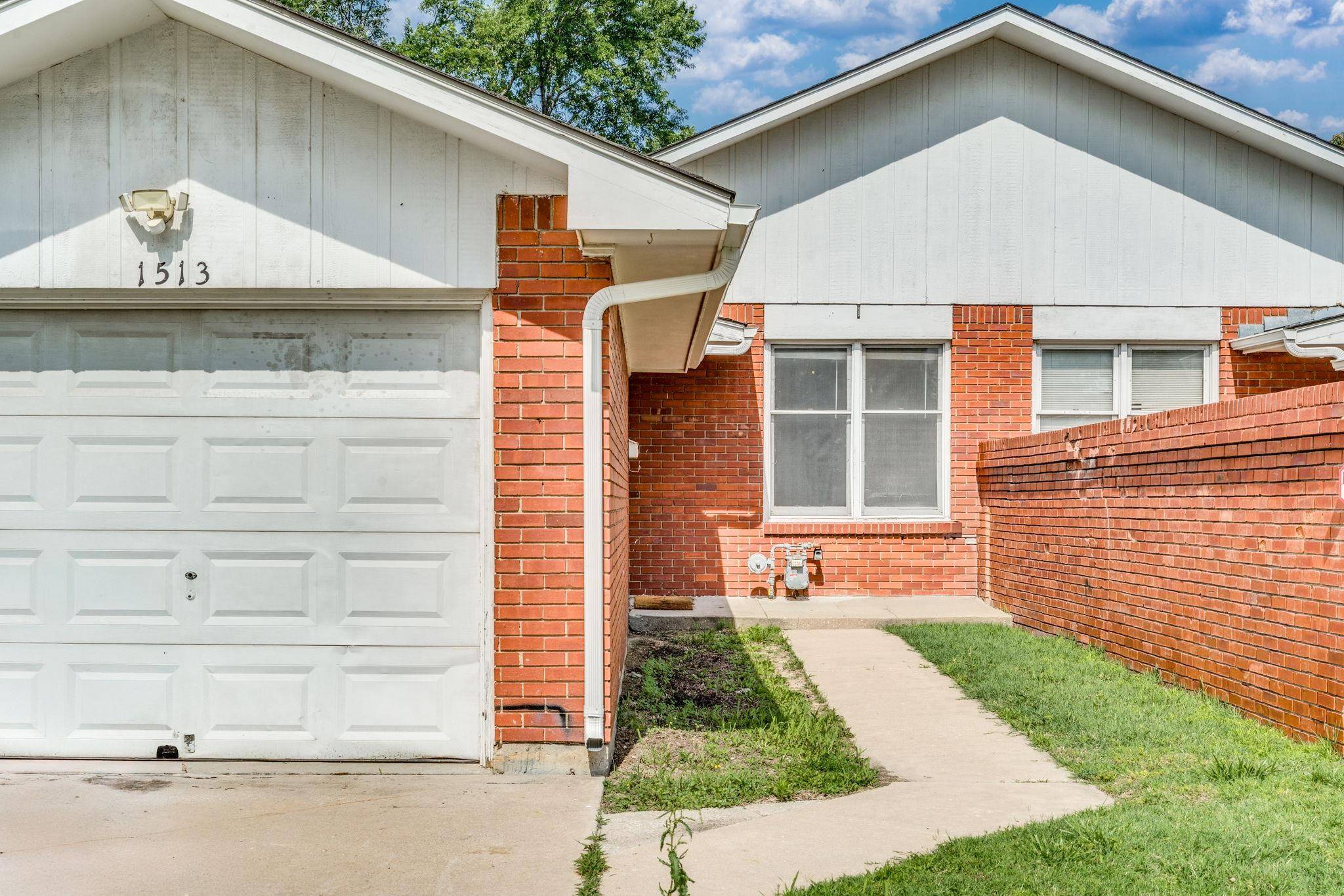Wichita, KS 67213,1513 S Edwards Ave