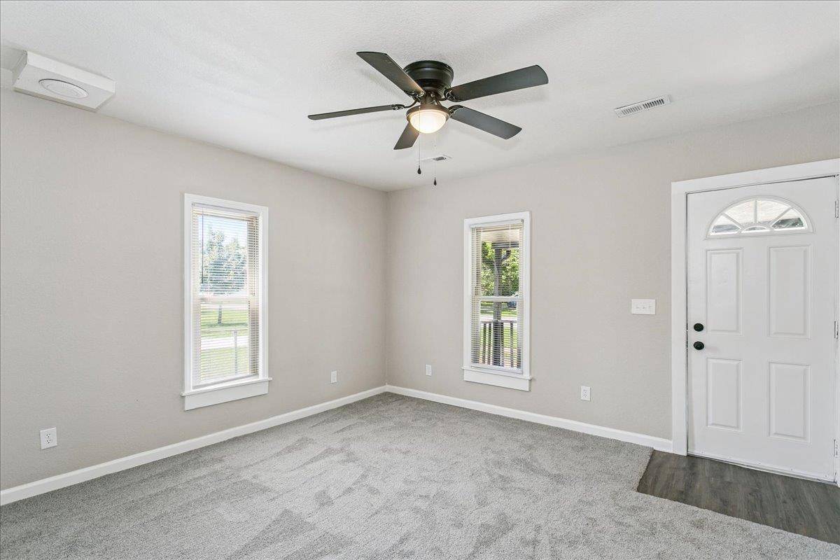 Douglass, KS 67039,108 S Chestnut St