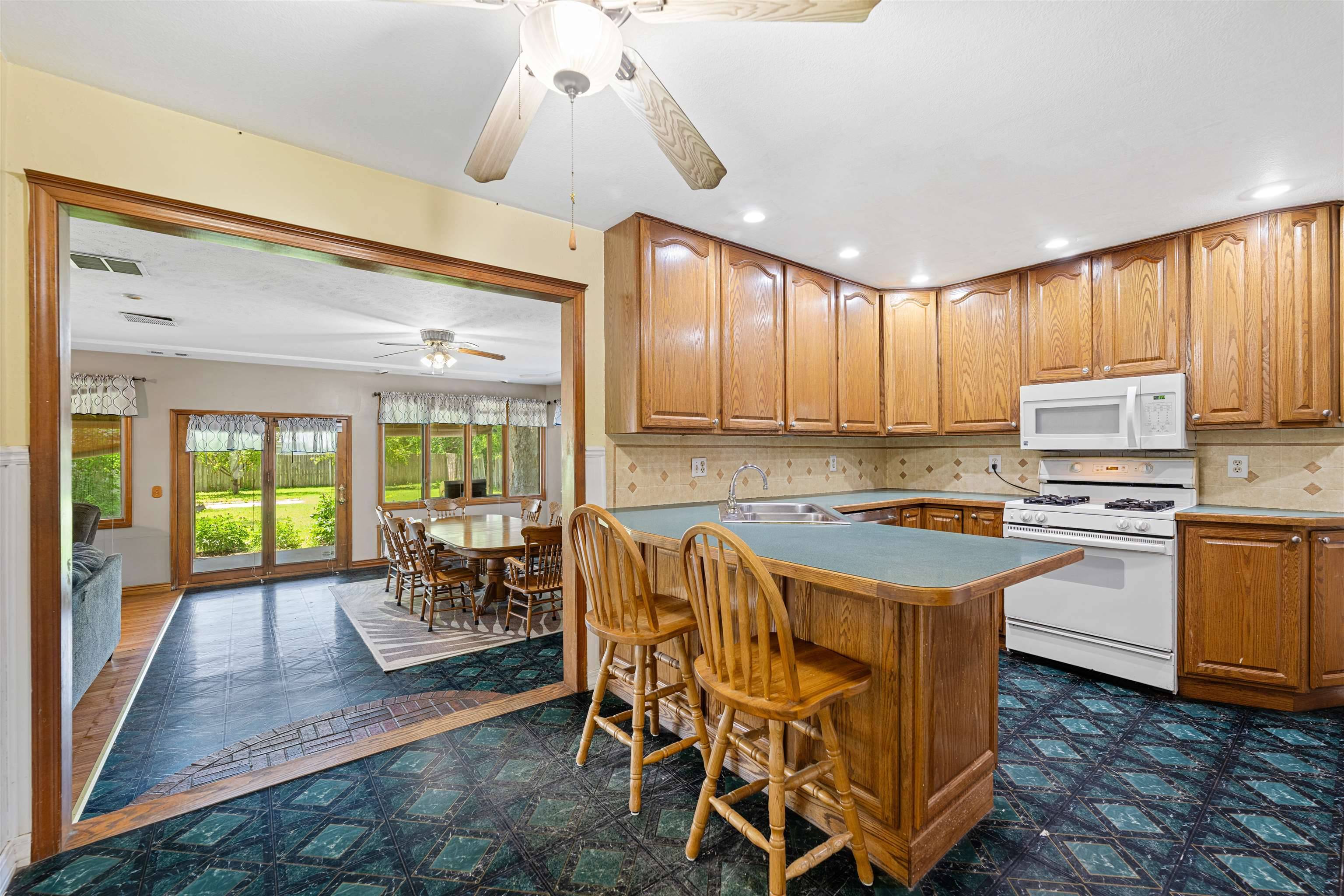 Salina, KS 67401,920 Kenison Rd