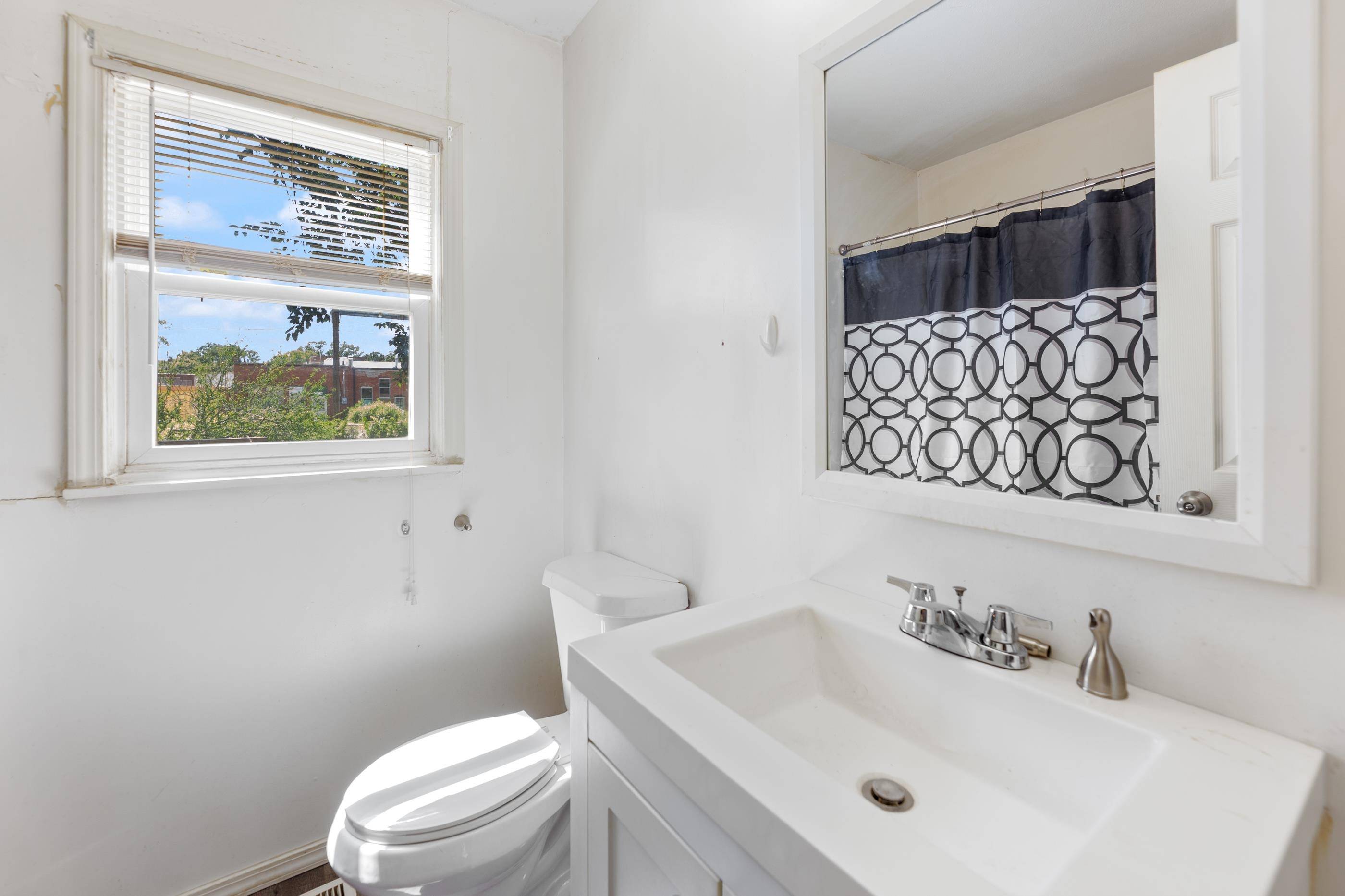 Halstead, KS 67056,215 Spruce