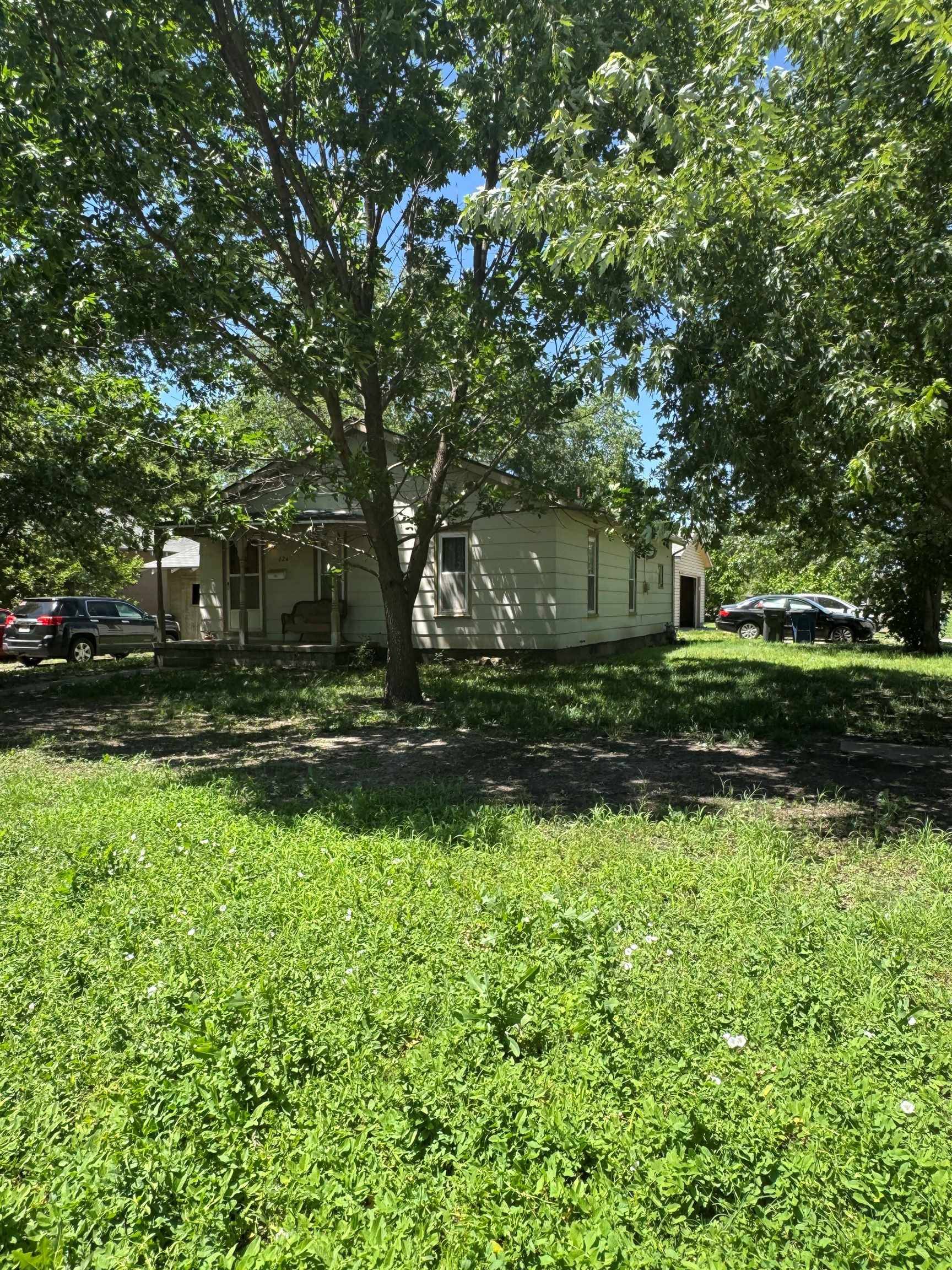 Newton, KS 67114,624 E 8th St