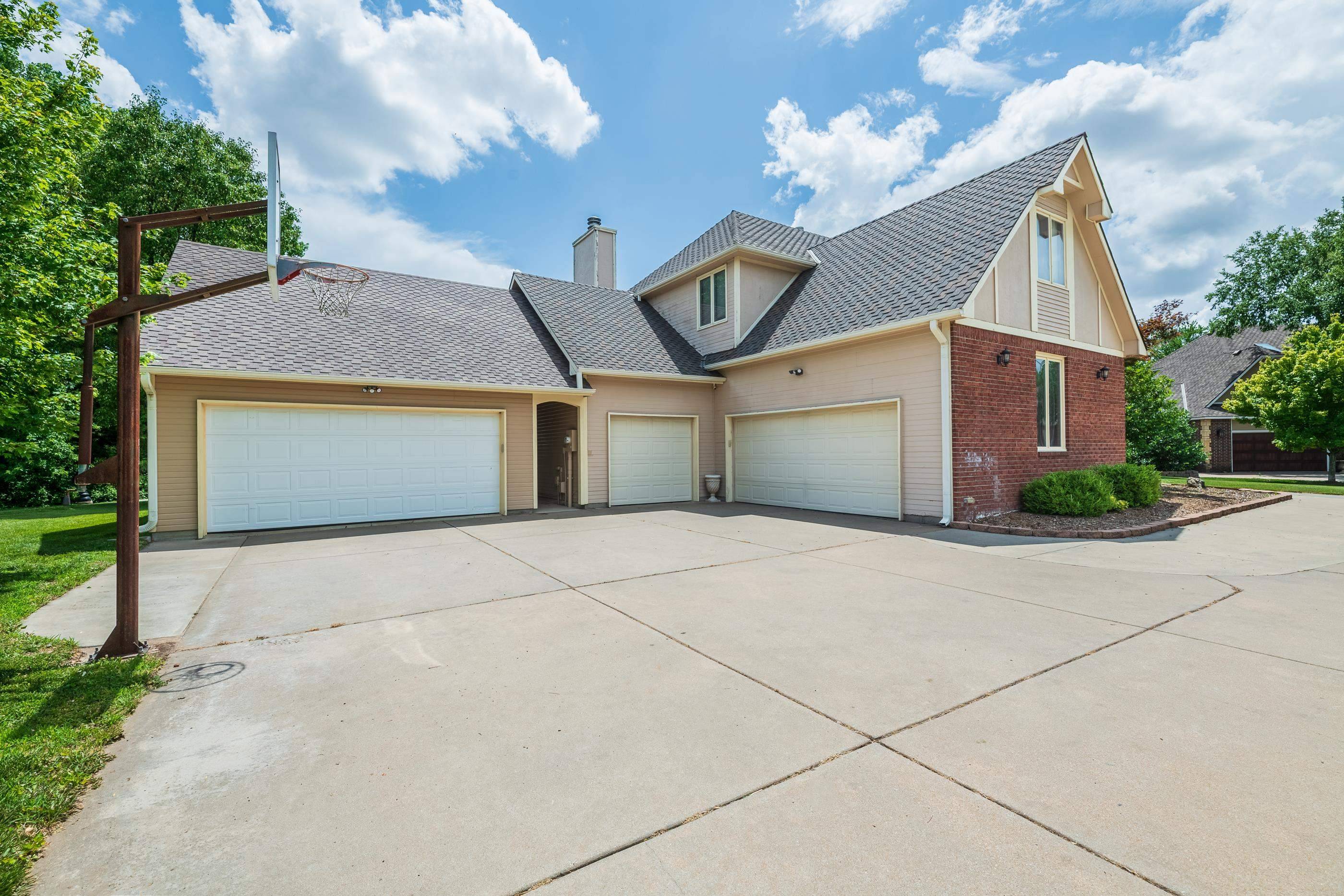 Wichita, KS 67212,1102 N Prescott Cir