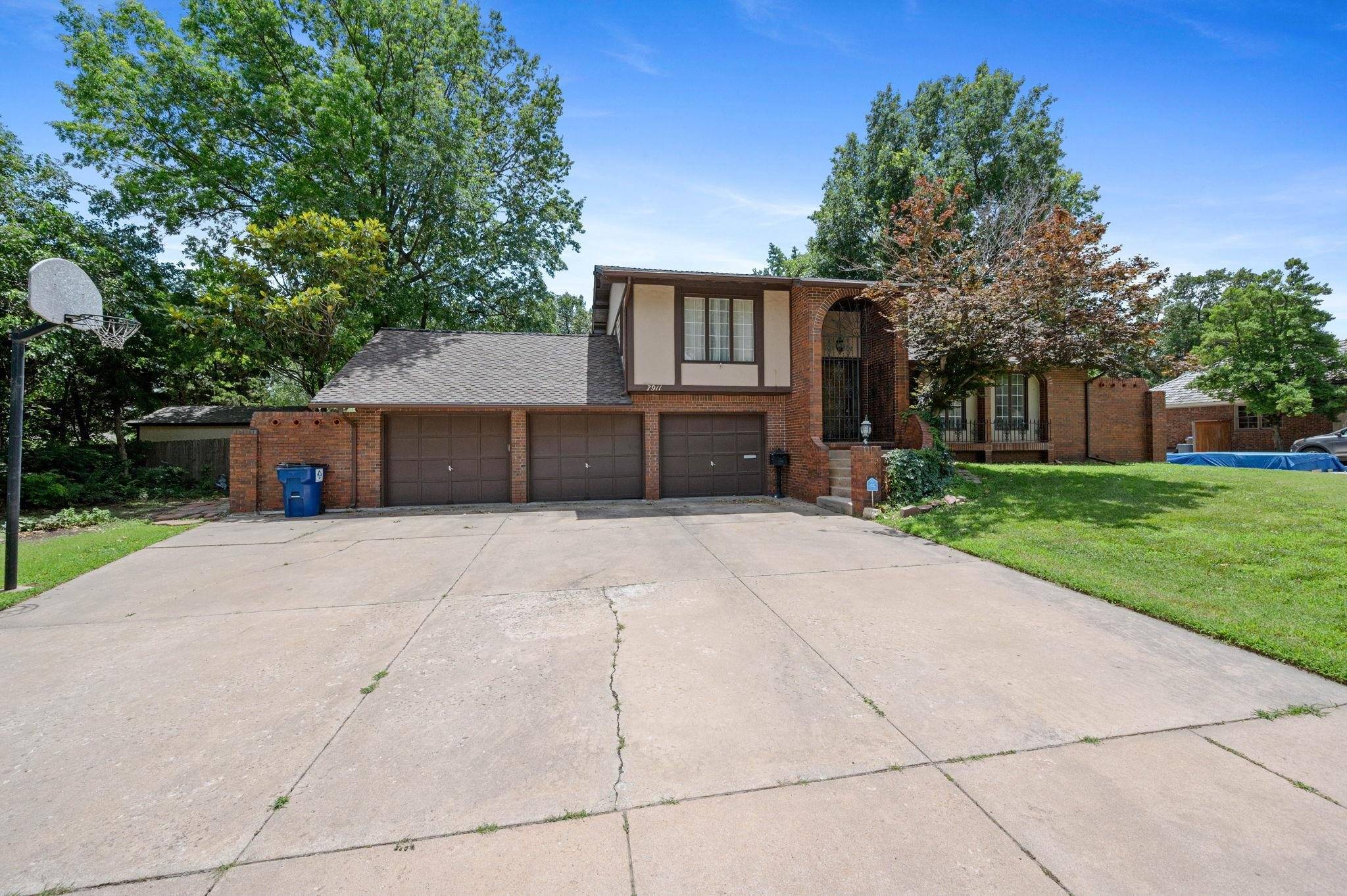 Wichita, KS 67206,7911 E Donegal St