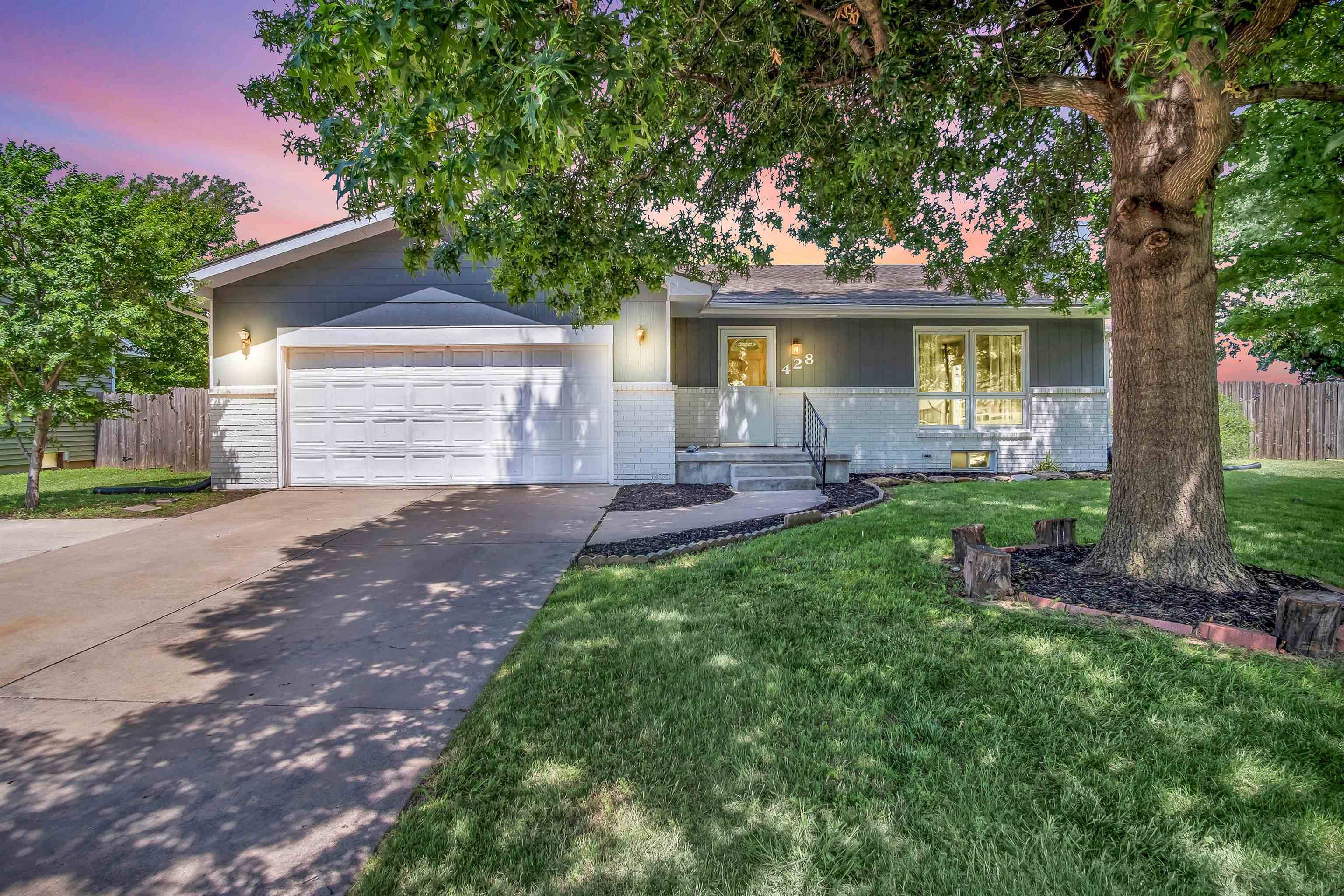 Newton, KS 67114,428 Meadowbrook Dr
