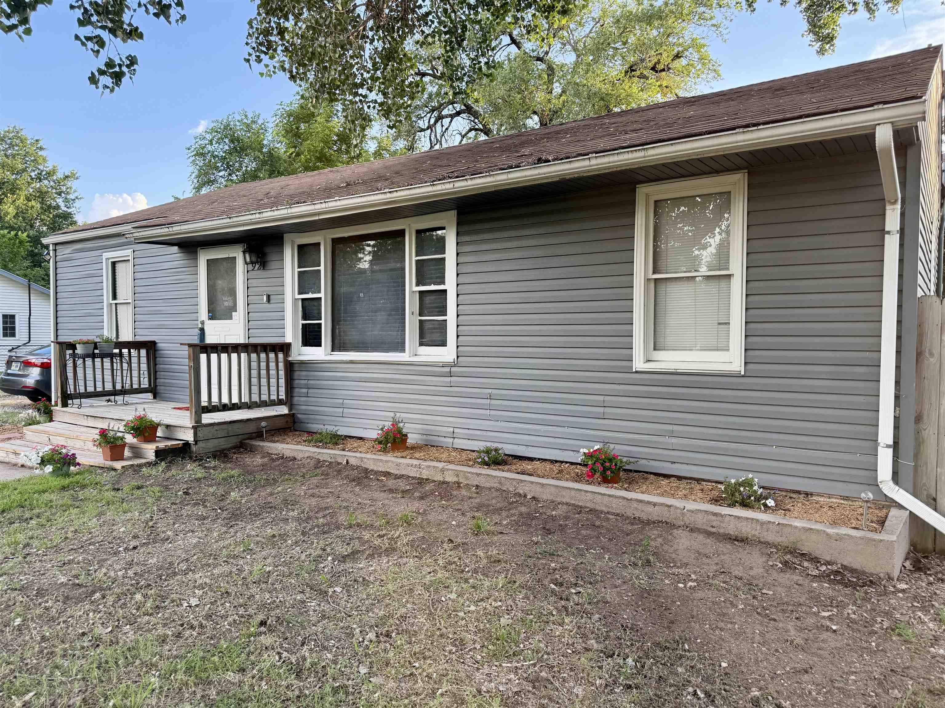 Wichita, KS 67212,921 N Clara St