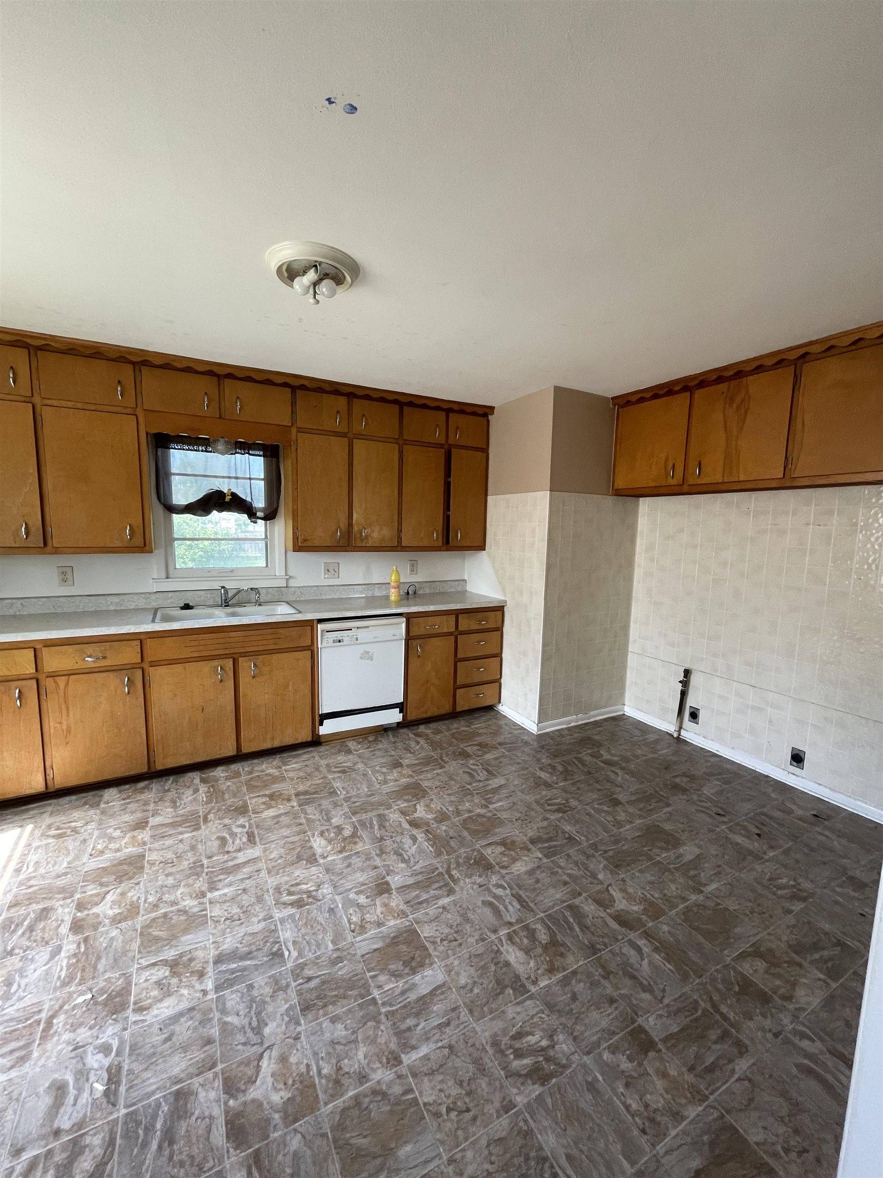 Wichita, KS 67212,4002 W Edminster St