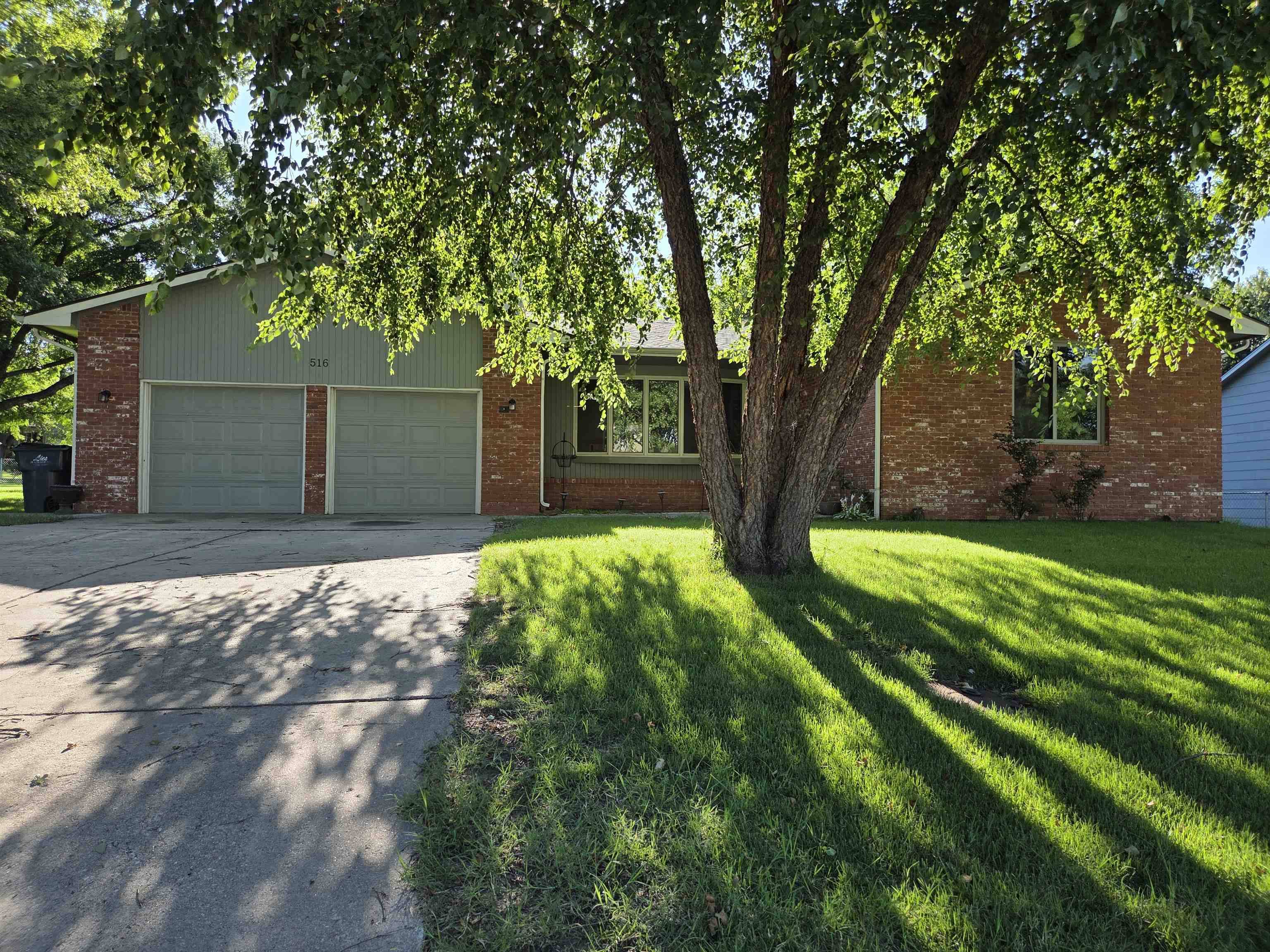 Mulvane, KS 67110,516 Moy Ln