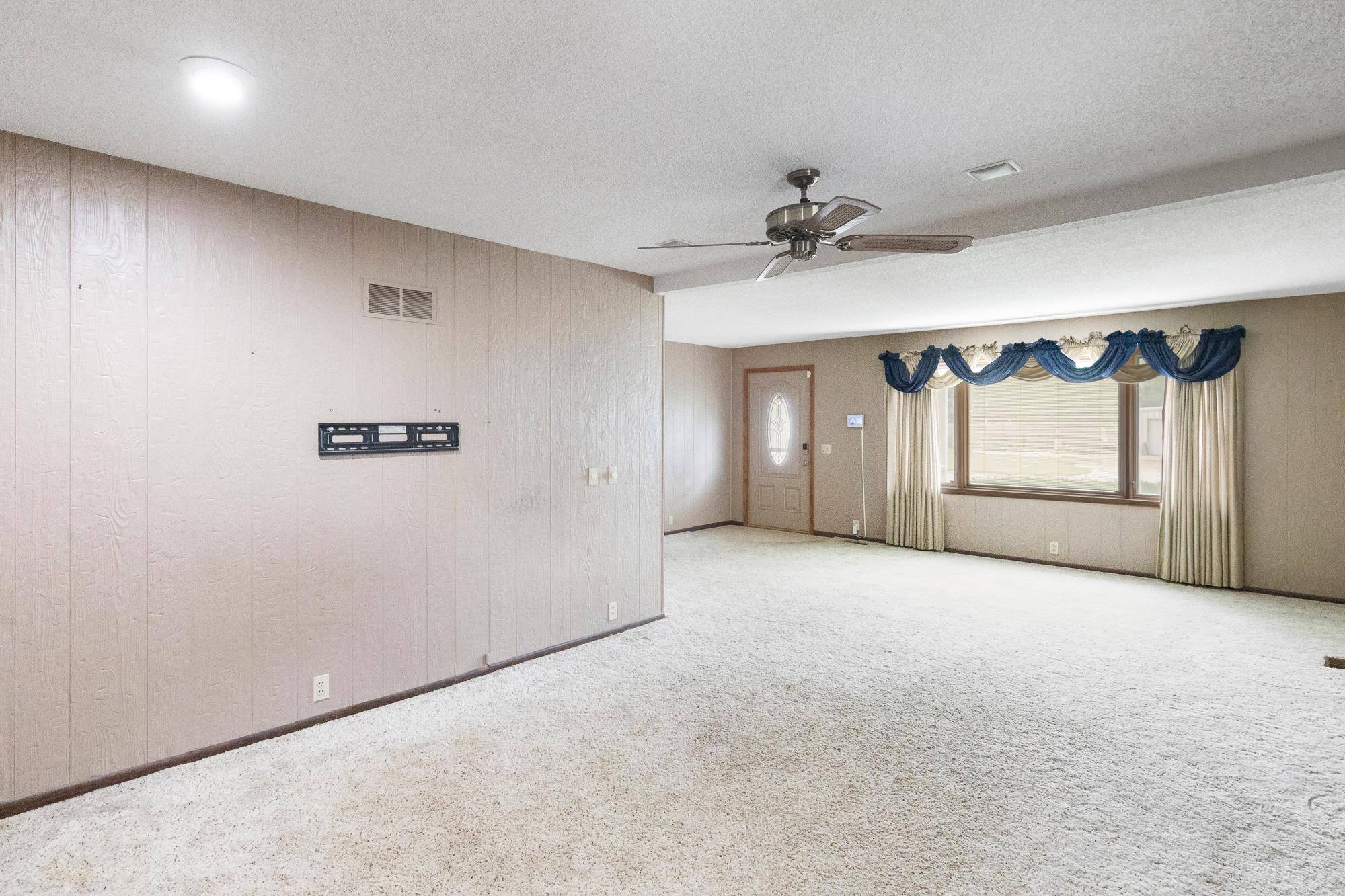 Haven, KS 67543,505 E 2nd St