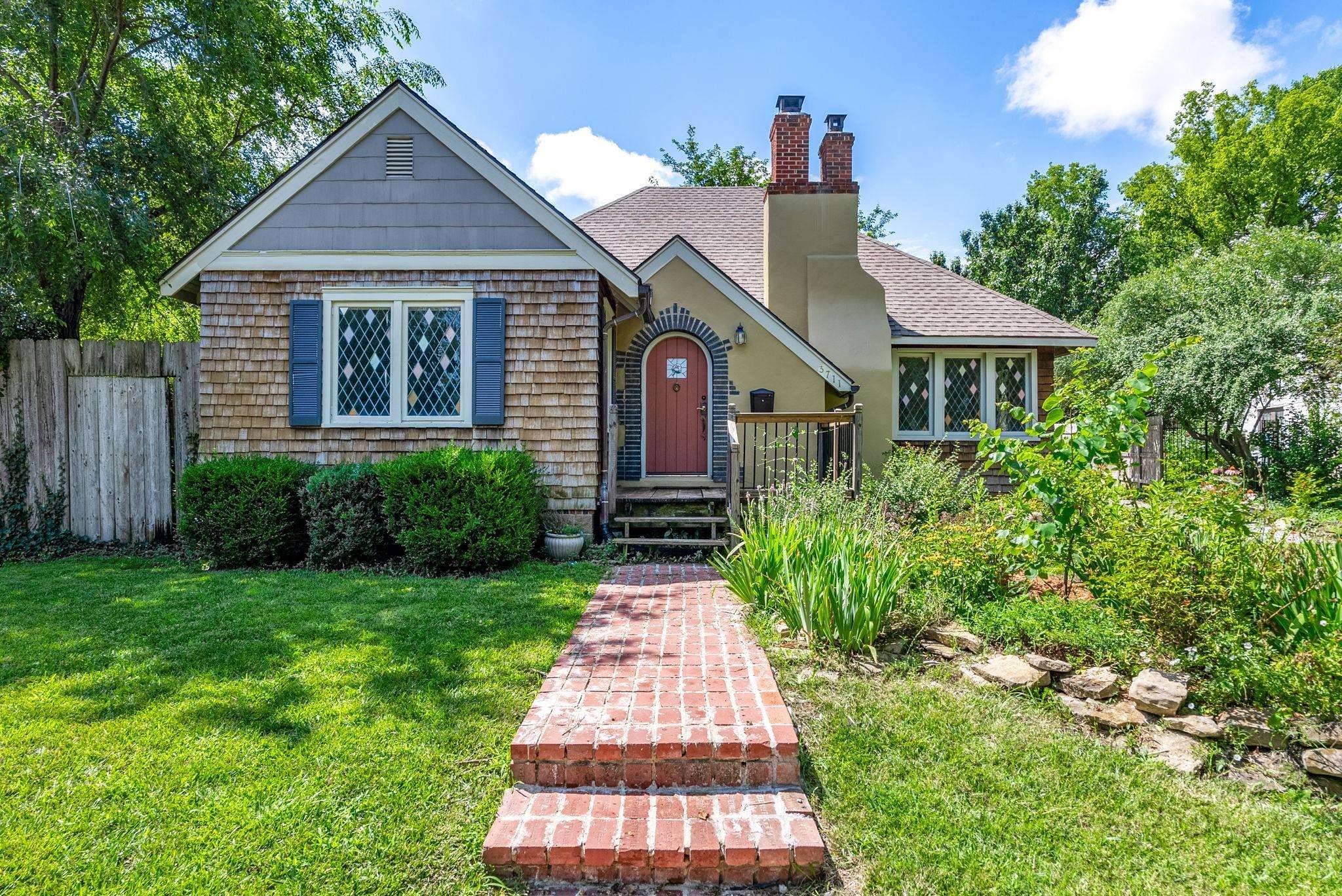 Wichita, KS 67208,3711 Sleepy Hollow Dr