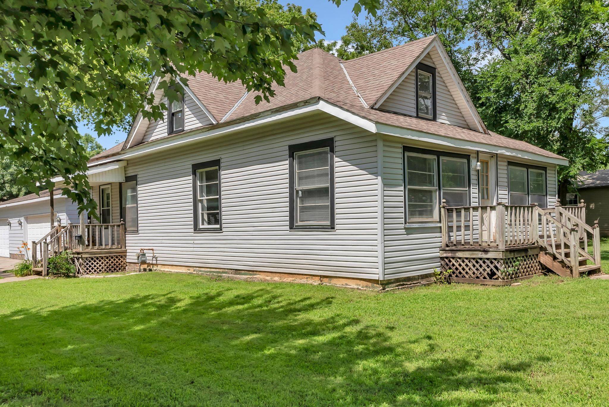 Mulvane, KS 67110,722 S College Ave