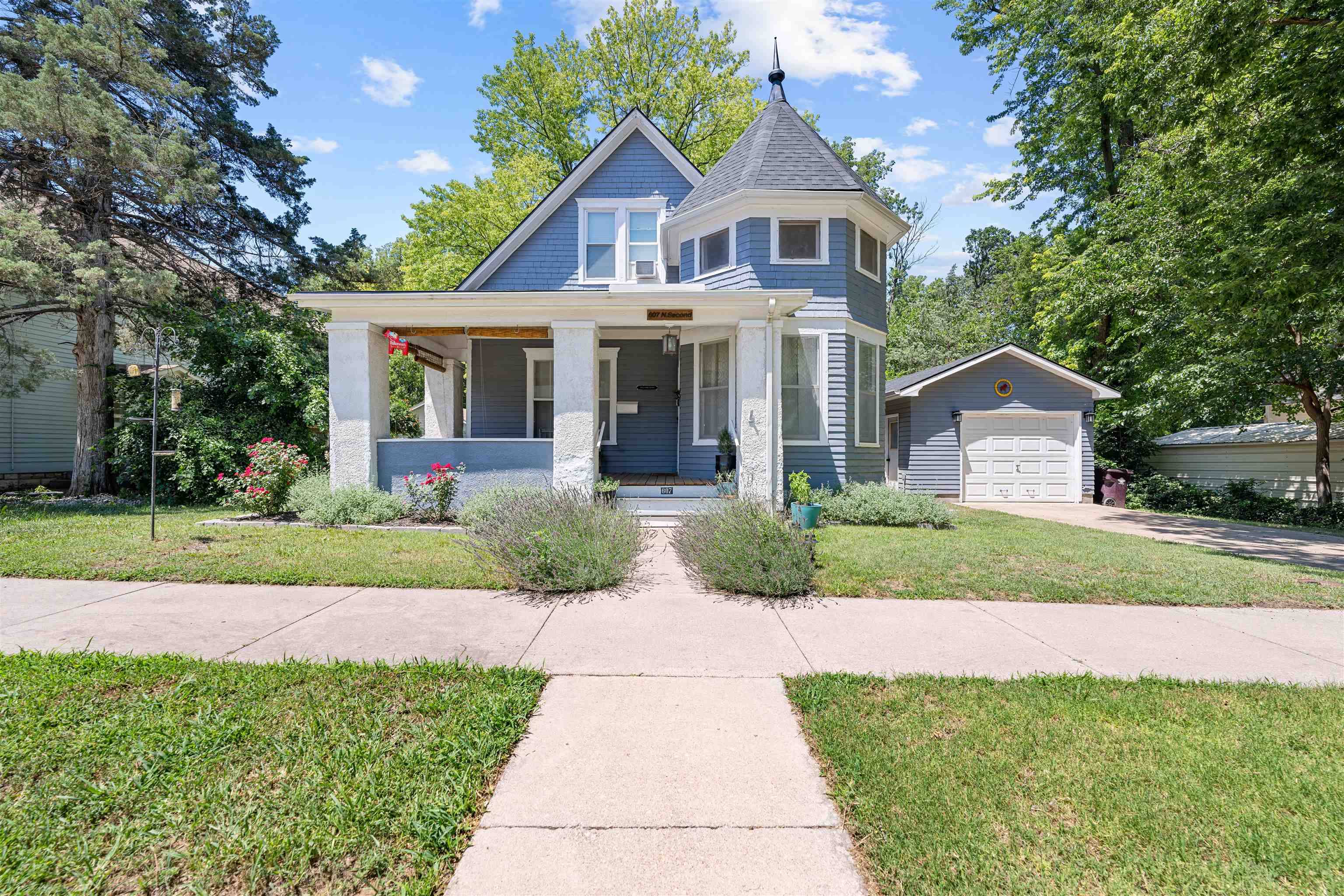 Lindsborg, KS 67456,607 N 2nd St