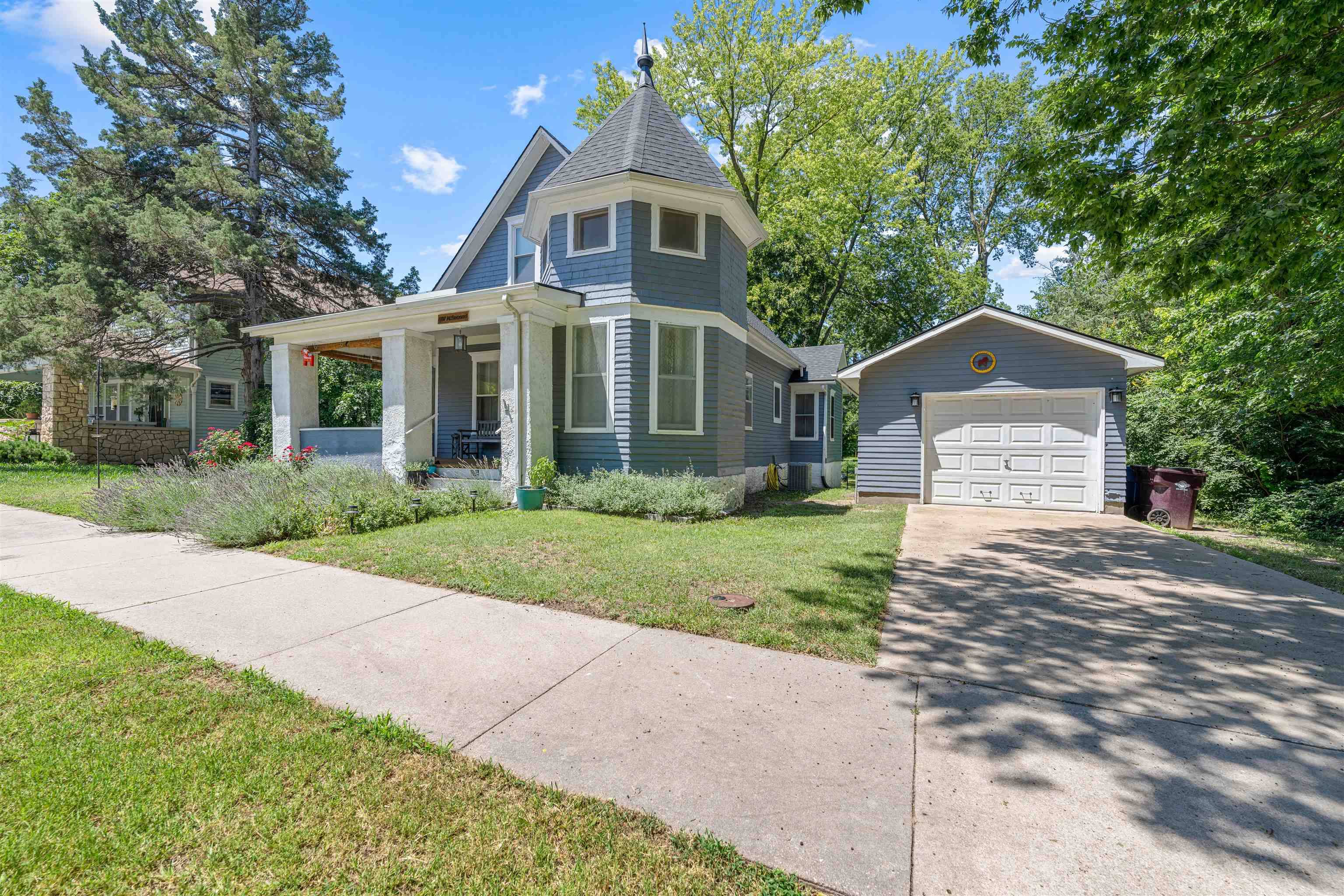 Lindsborg, KS 67456,607 N 2nd St