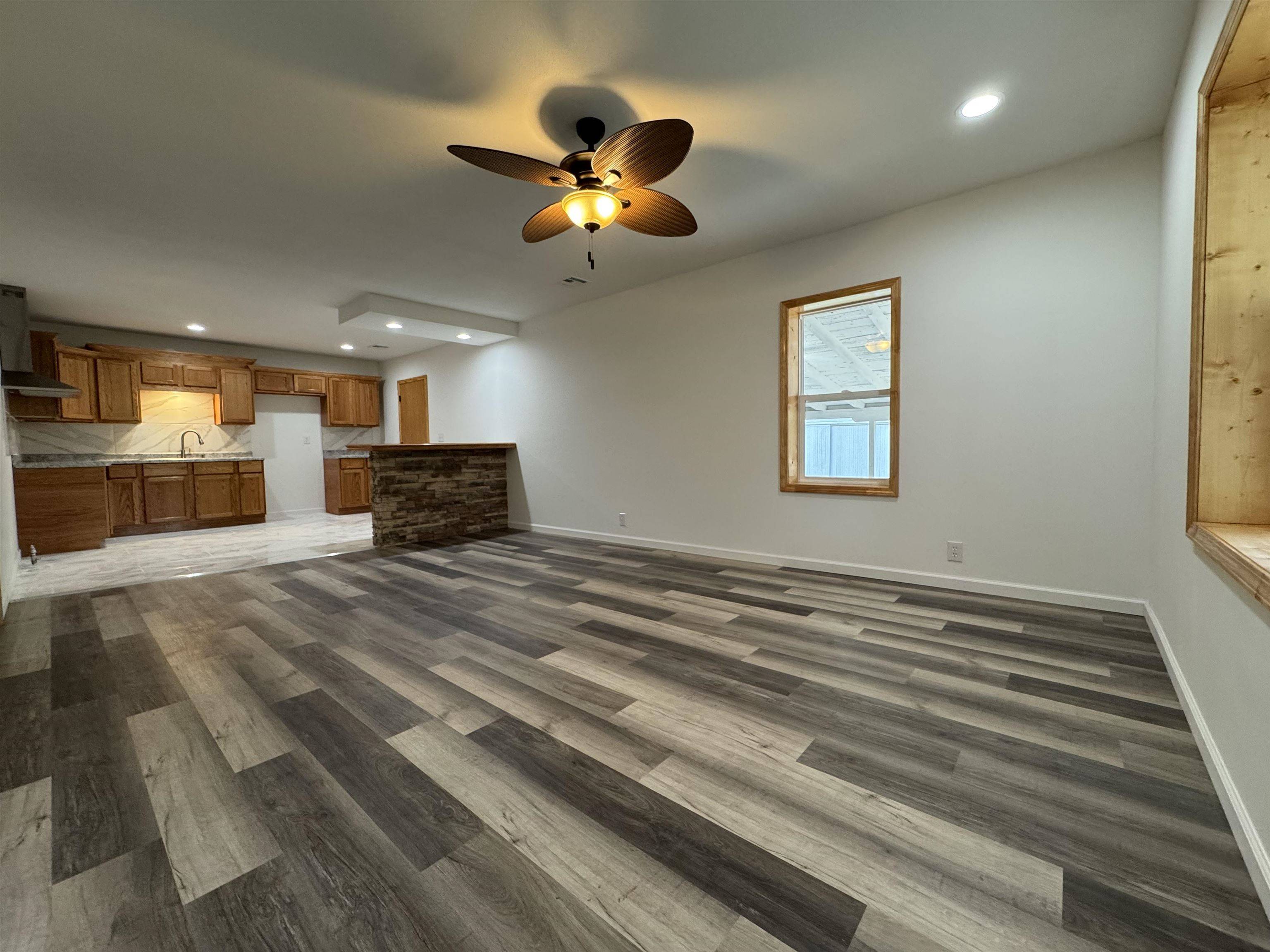 Arkansas City, KS 67005,210 E Quincy