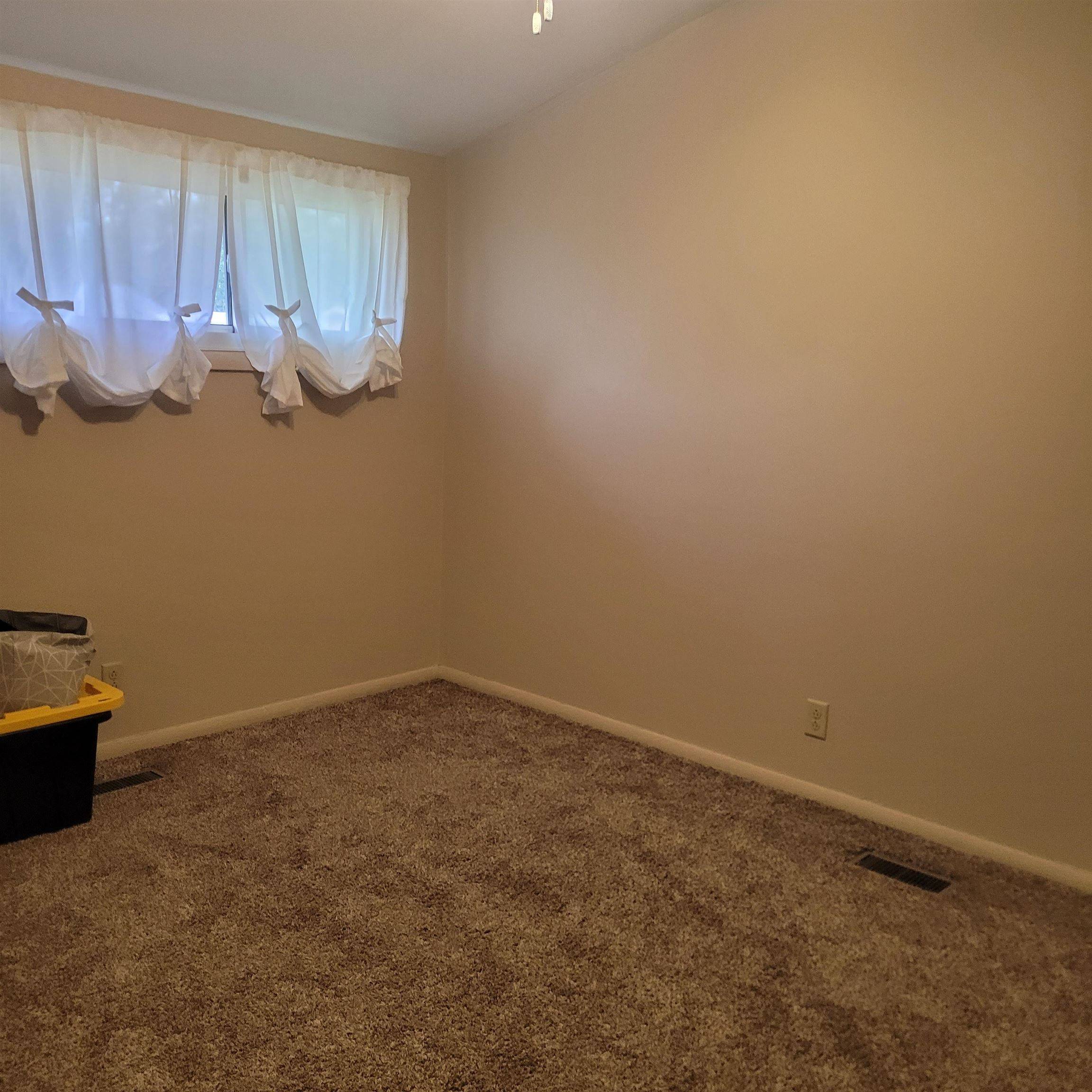 Salina, KS 67401,1306 Hartford St