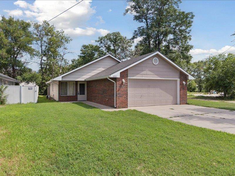 Wichita, KS 67212,4102 W Douglas Ave