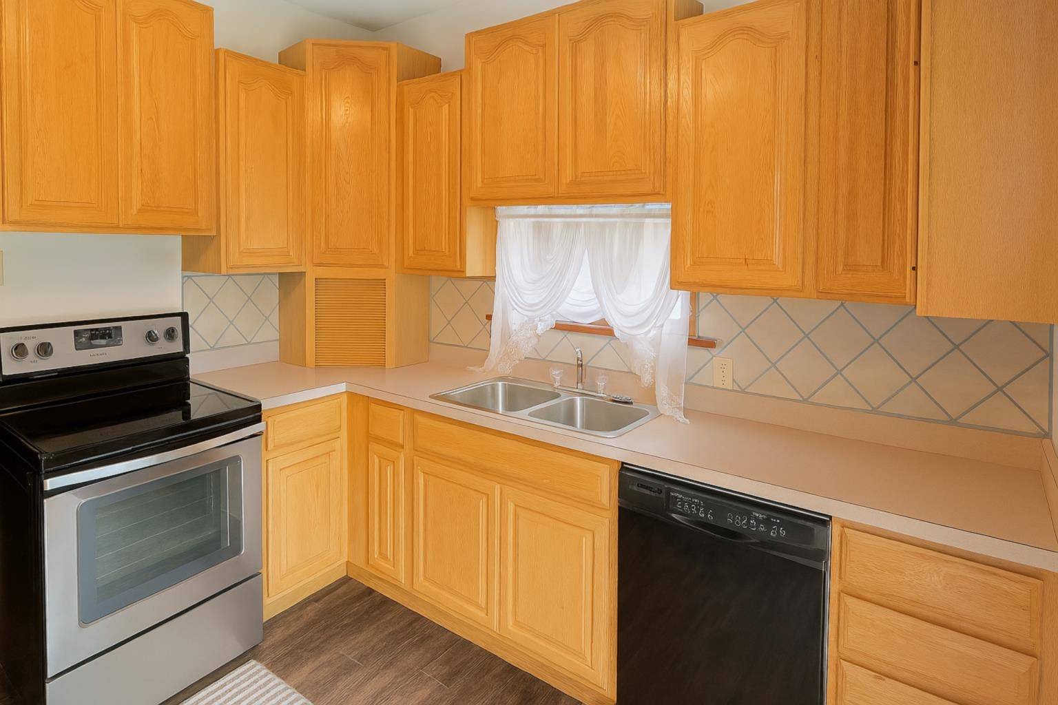 Salina, KS 67401,815 Highland Ave