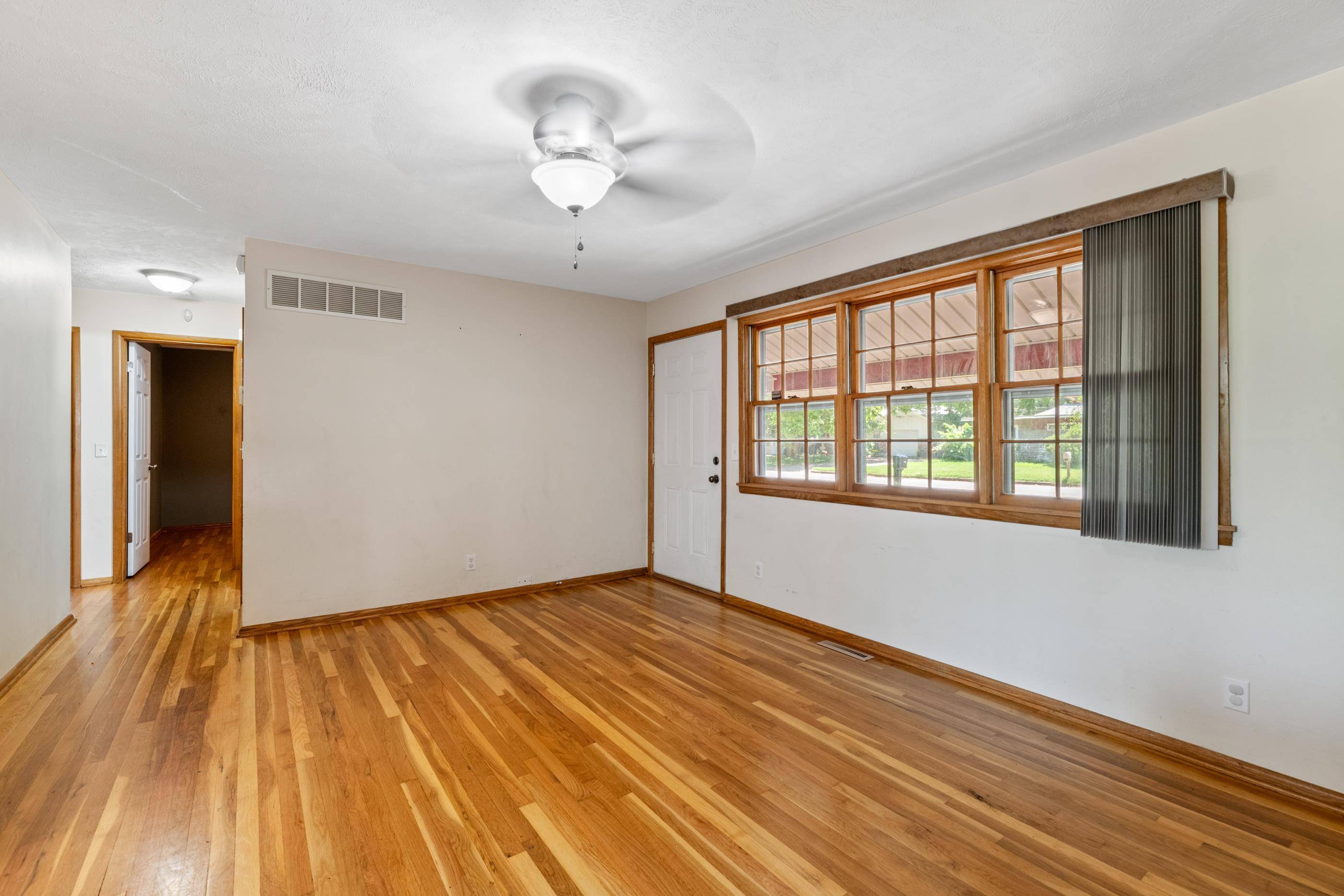 Wichita, KS 67216,1926 E Glen Oaks Dr
