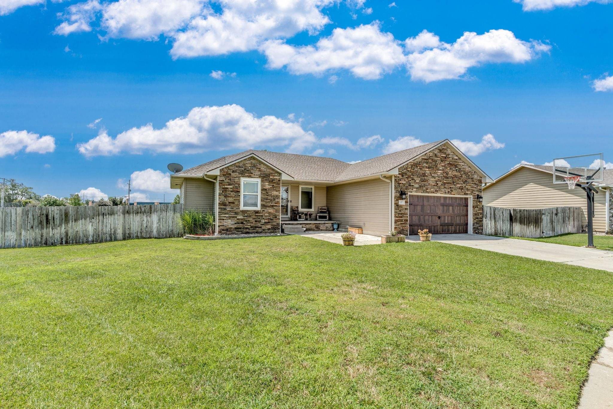 Hutchinson, KS 67502,67 Monarch Ln