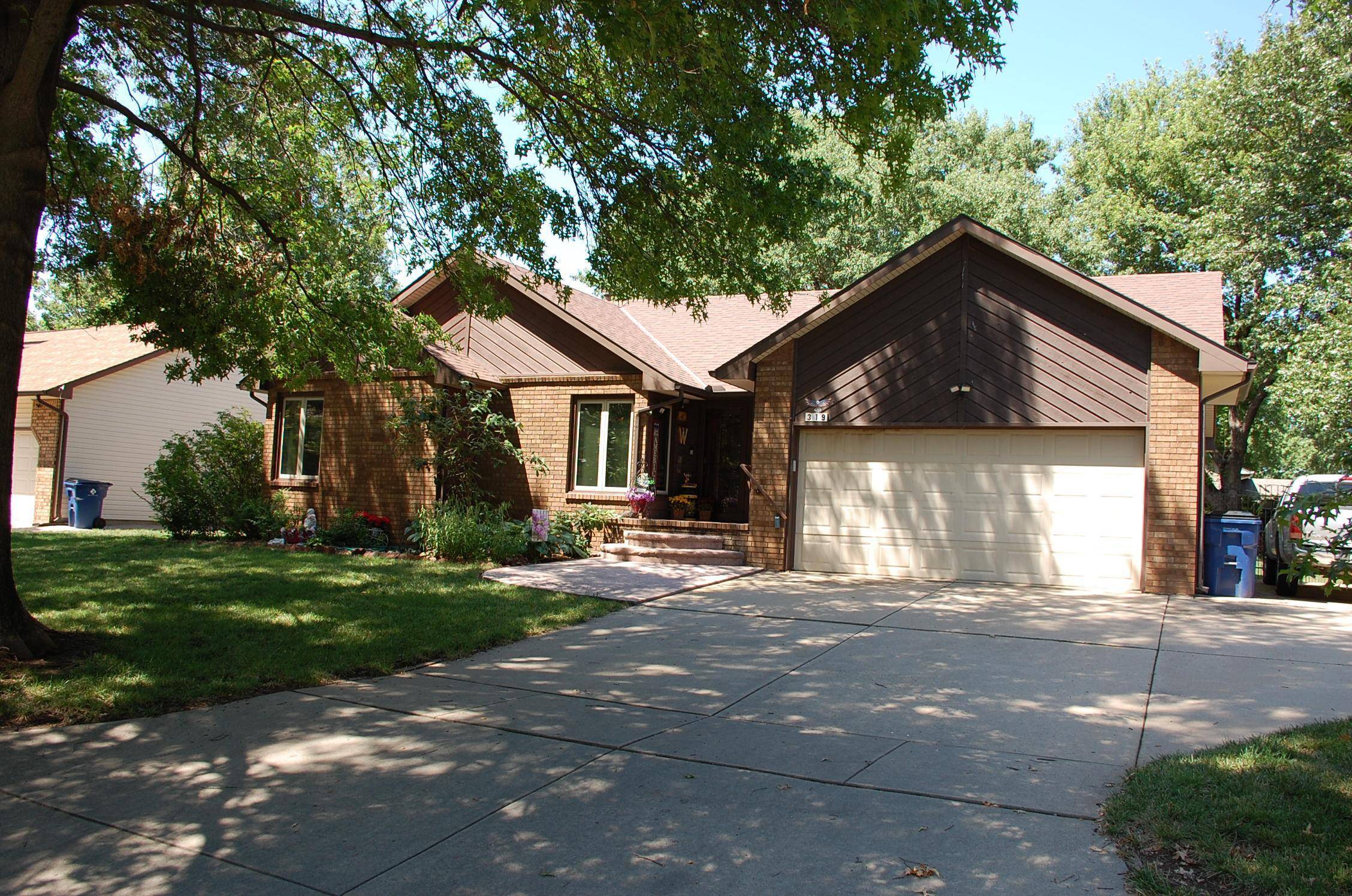 Wichita, KS 67212,319 N Milstead