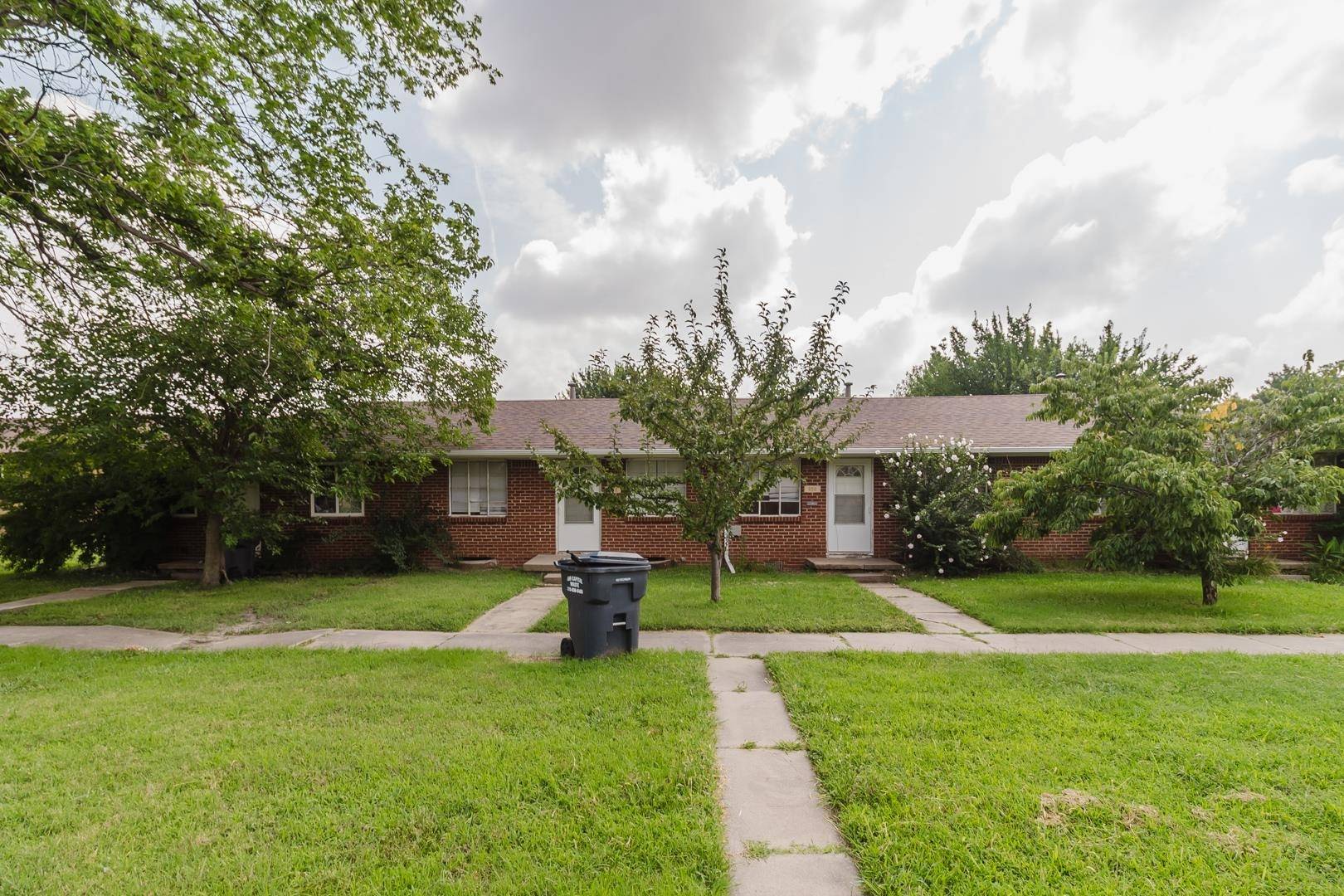 Wichita, KS 67218,646 S Woodlawn