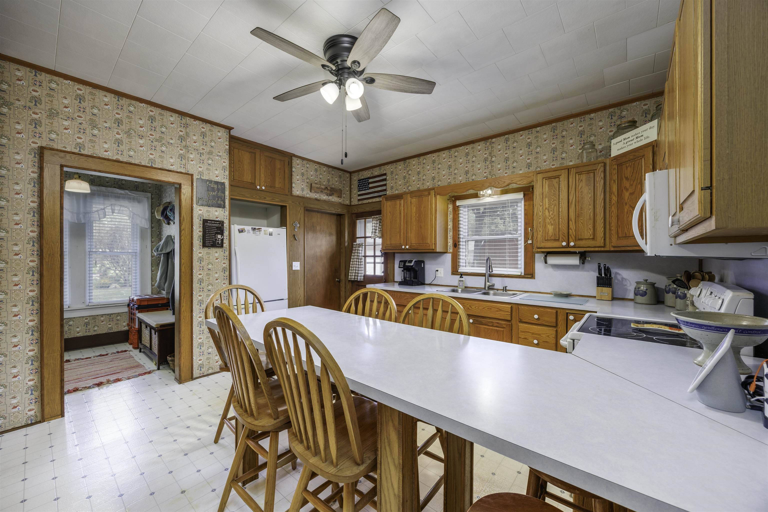 Howard, KS 67349,343 S Pine St