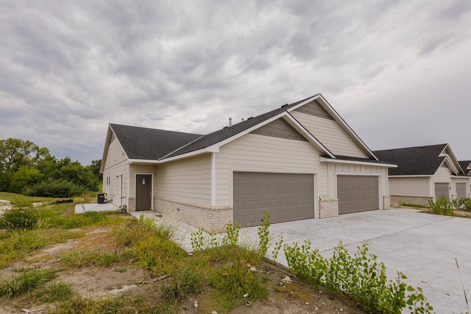 Newton, KS 67114,803-921 S Logan St