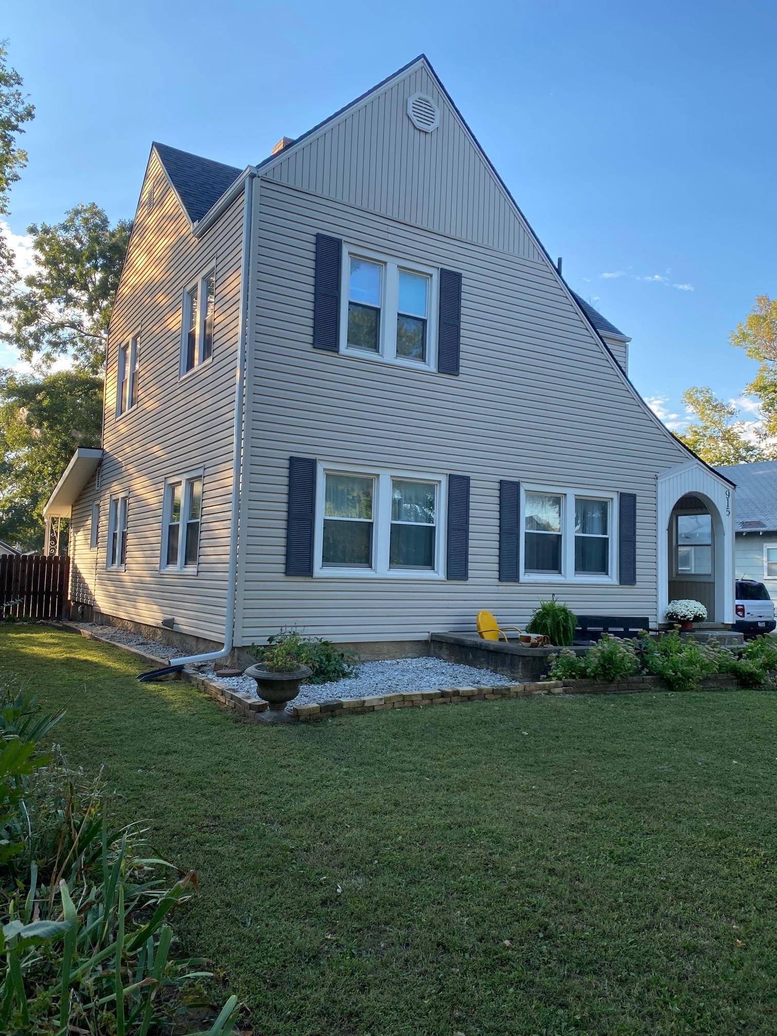 Arkansas City, KS 67005,915 S 2nd Street