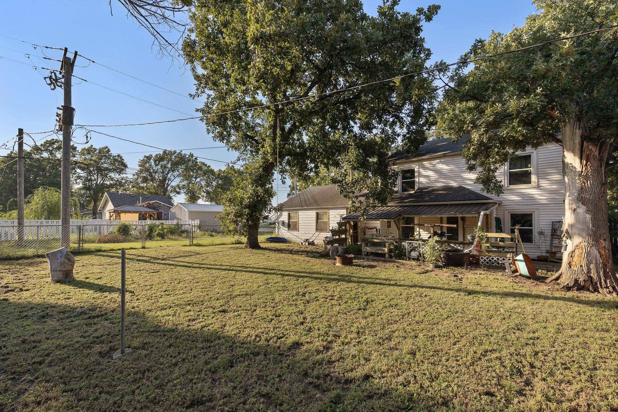 Haven, KS 67543,113 W 6th St