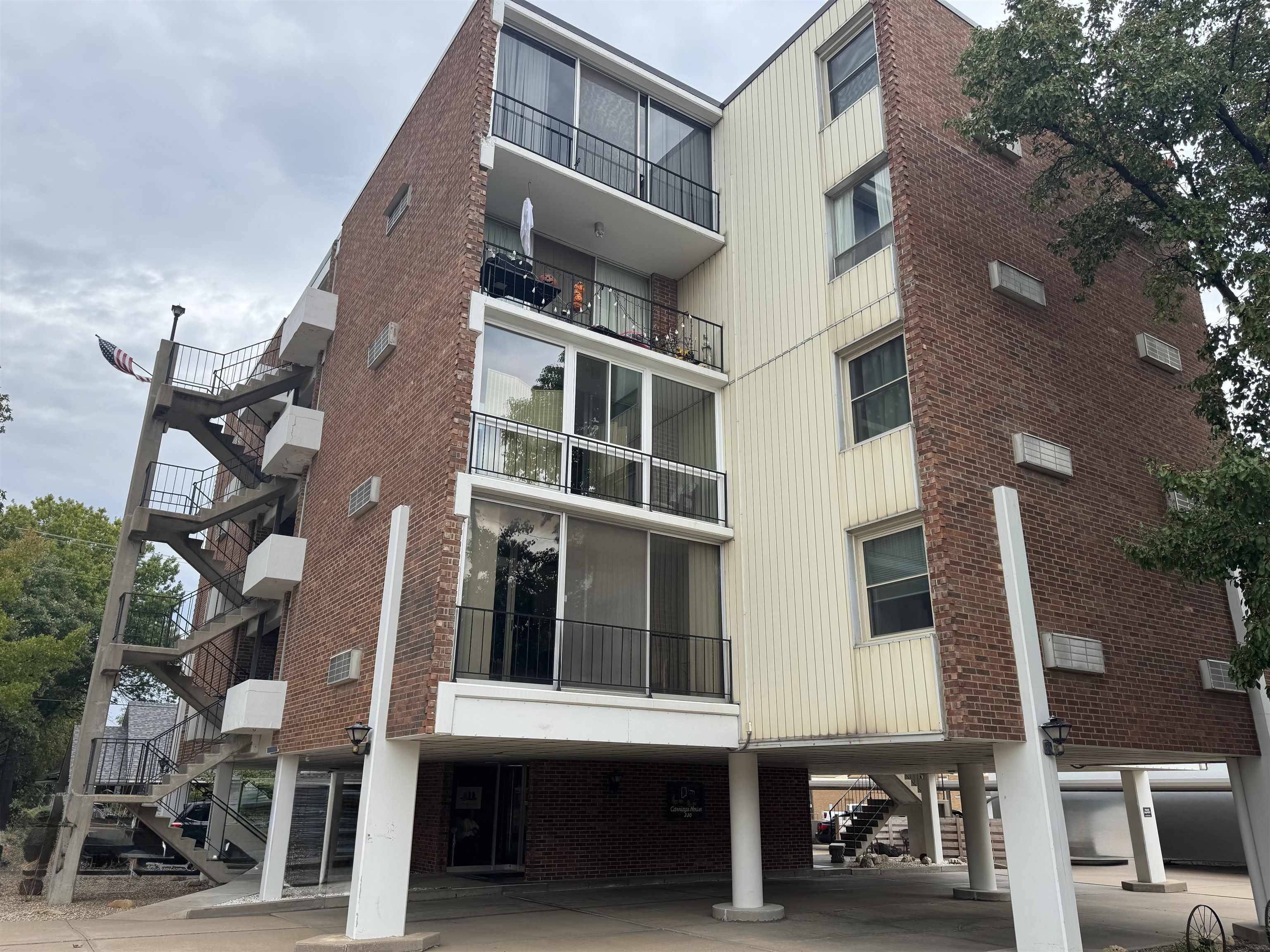 El Dorado, KS 67042,330 W Central Ave