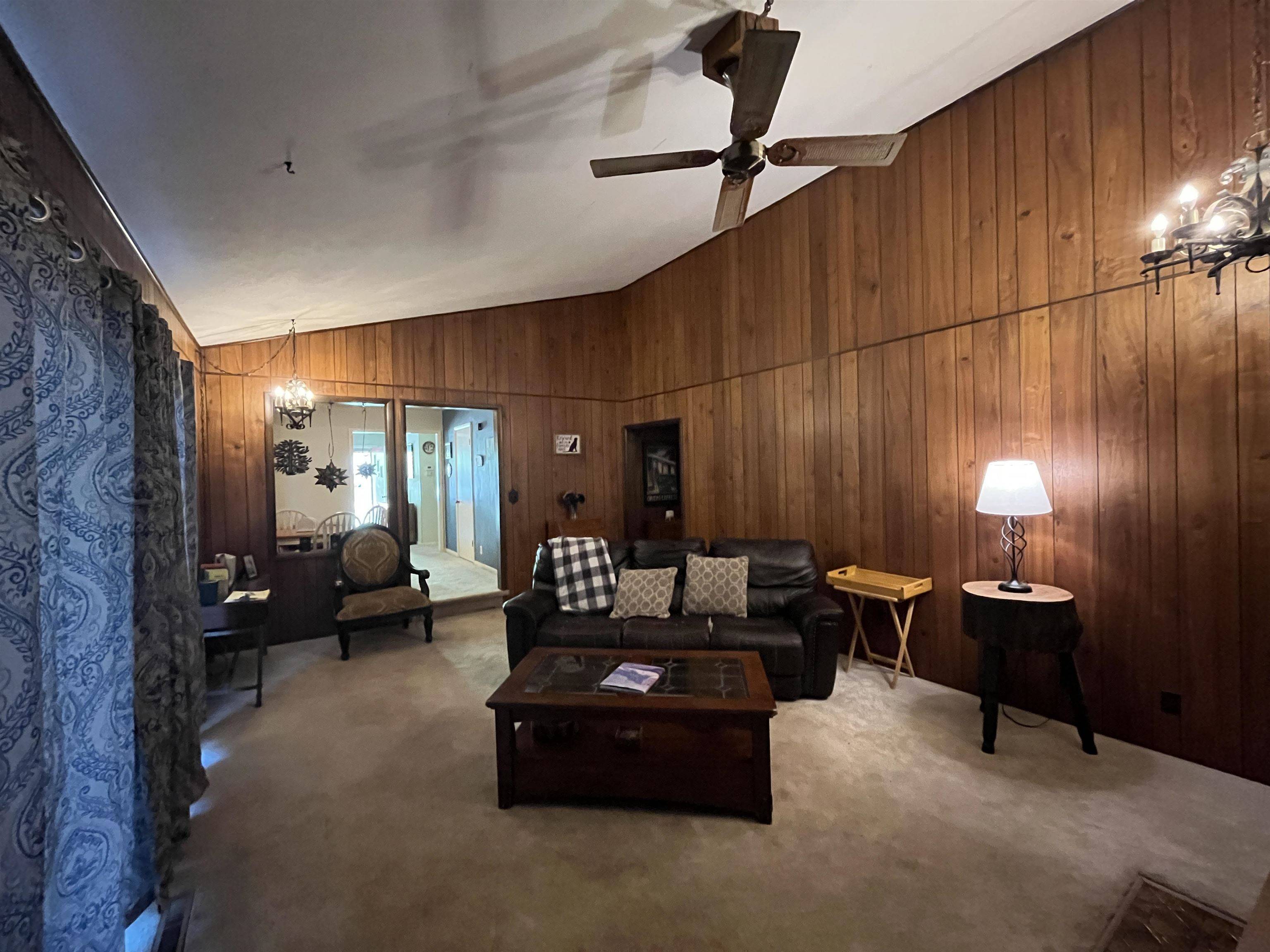 Lindsborg, KS 67456,419 N Chestnut St