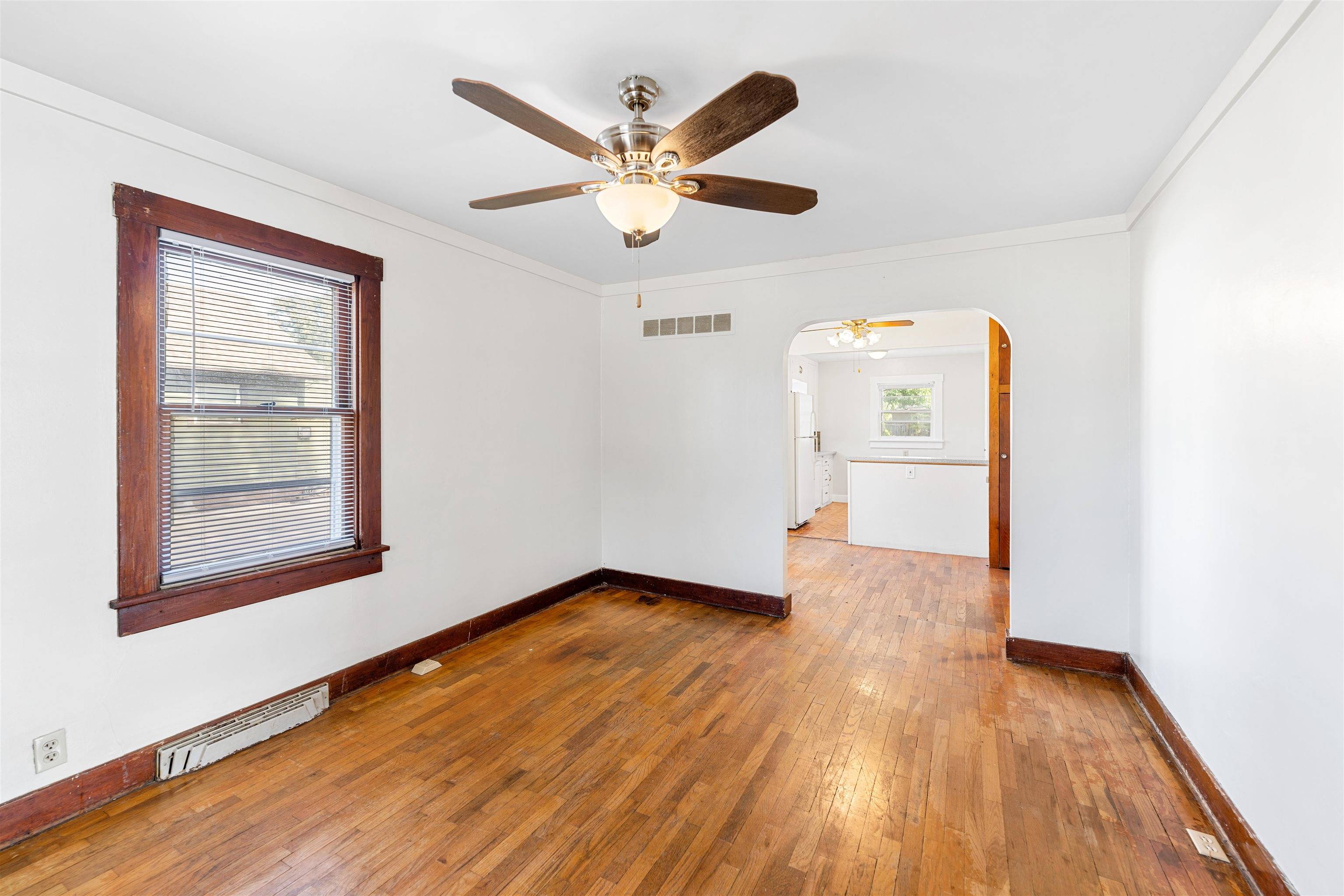 Salina, KS 67401,805 Sheridan St