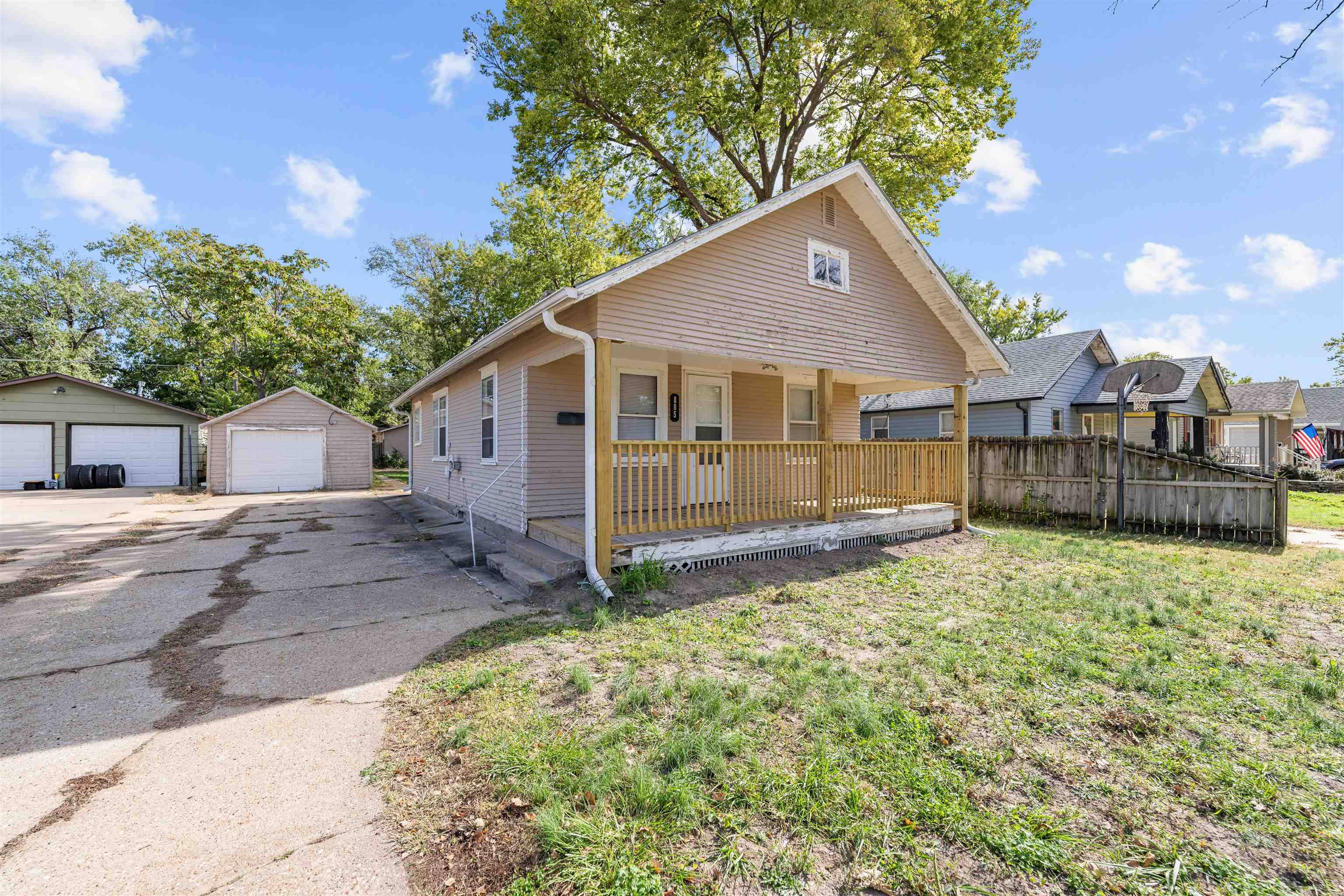 Salina, KS 67401,805 Sheridan St