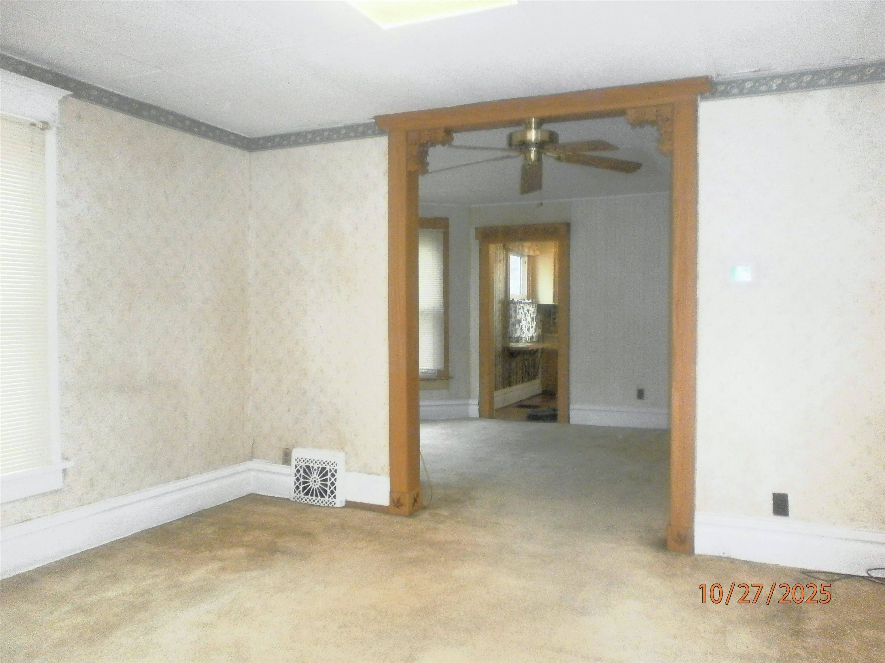 Salina, KS 67401,705 W Walnut St