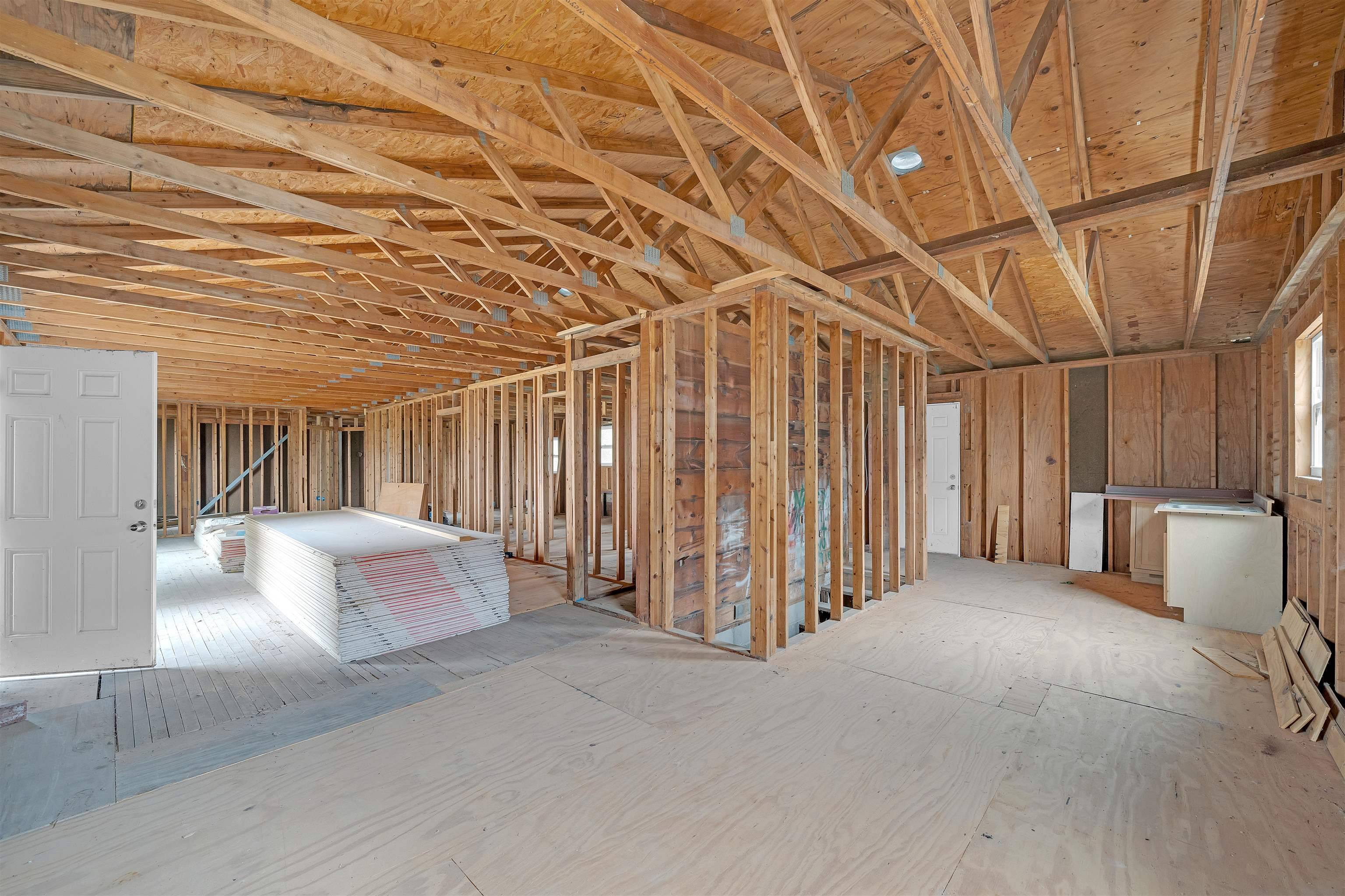 Hutchinson, KS 67501,927 W 3rd Ave