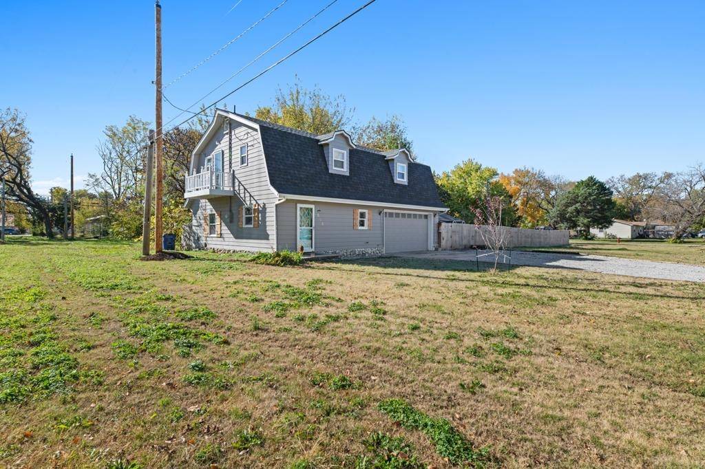 Douglass, KS 67039,513 E Ash St