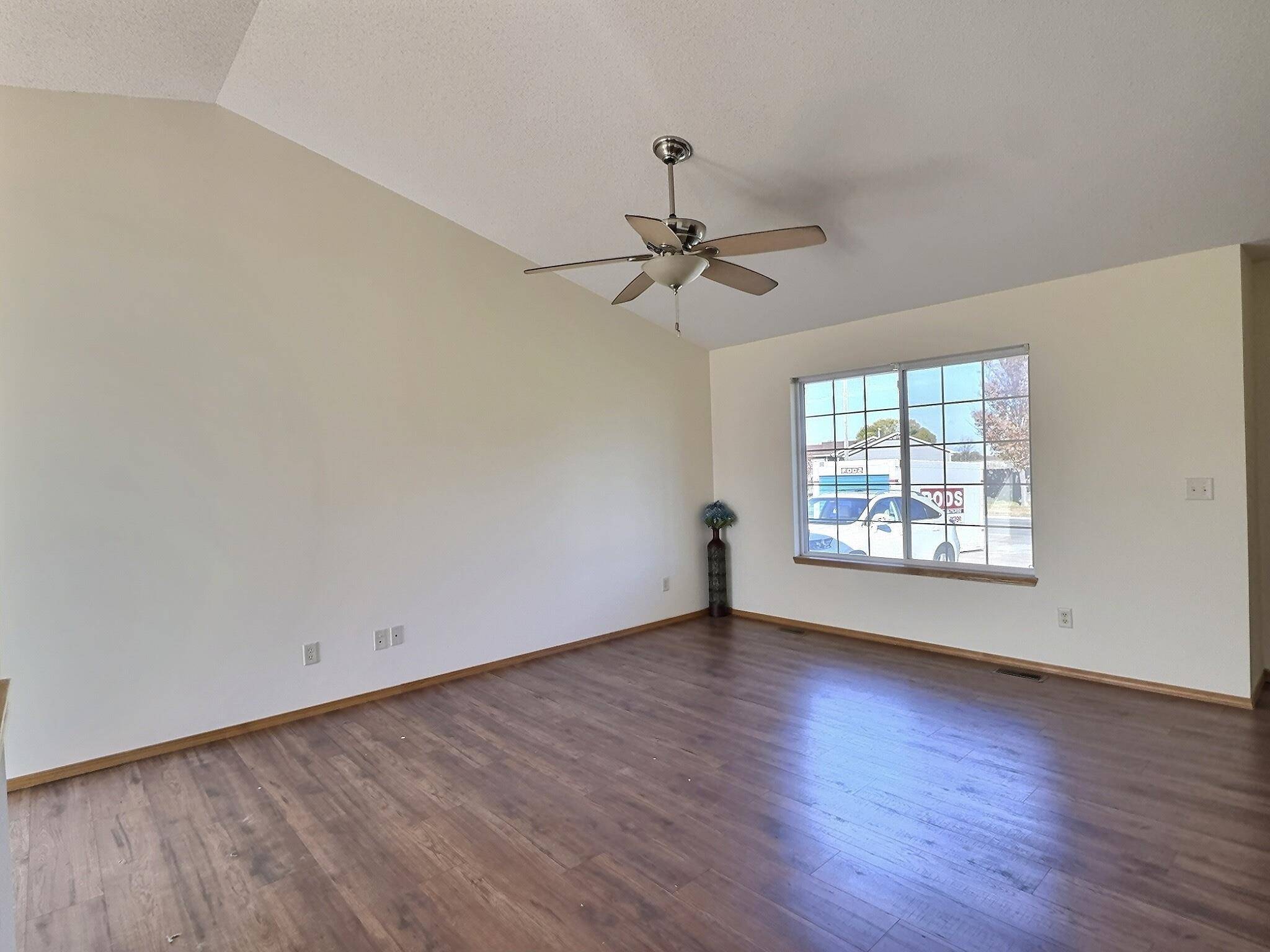 Haysville, KS 67060,1929 W Schoolhouse St