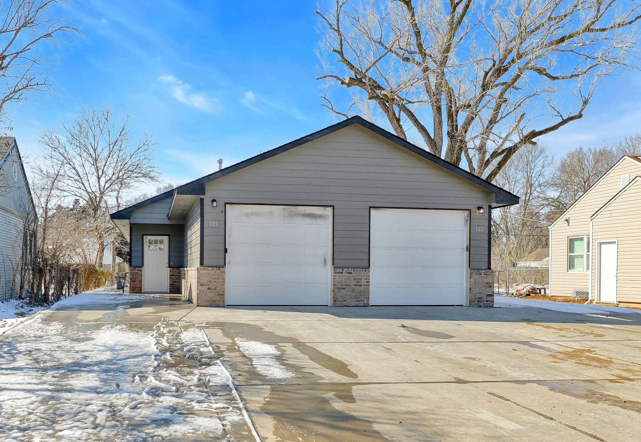 Wichita, KS 67213,419 S All Hallows #100