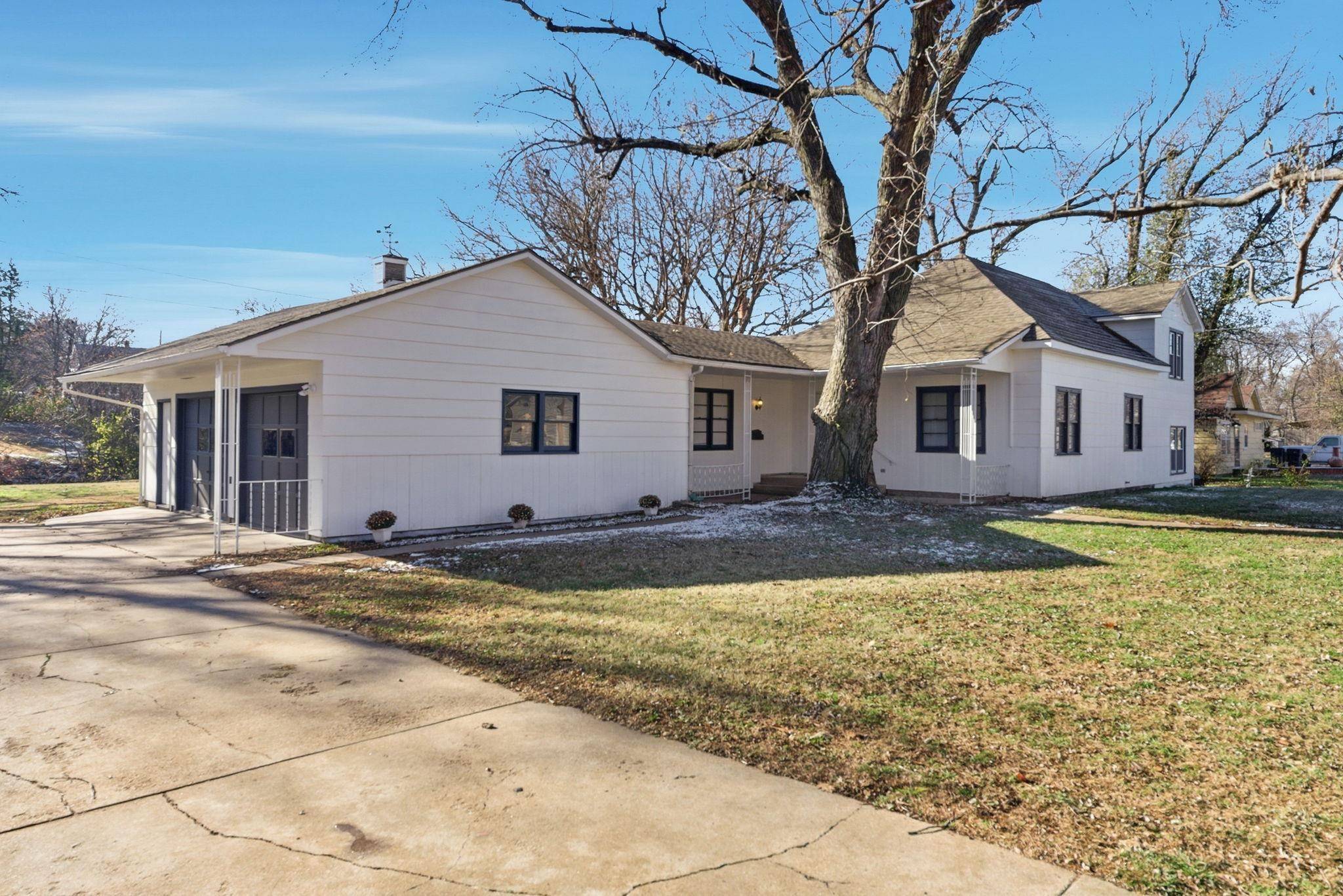Newton, KS 67114,111 SE 7th