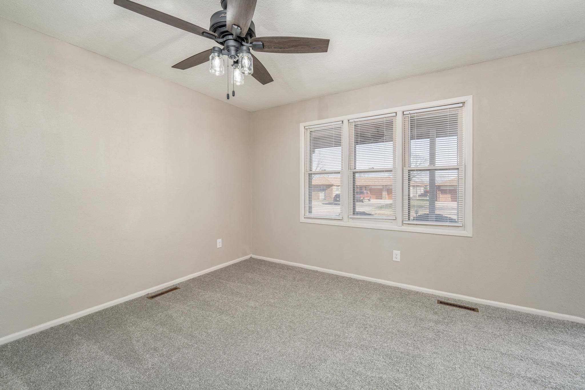 Derby, KS 67037,505 E Derby Hills Dr