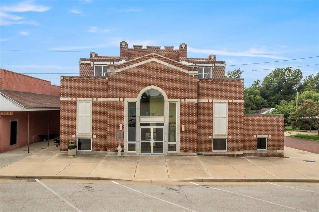 Tonkawa, OK 74653,117 W Grand AVE