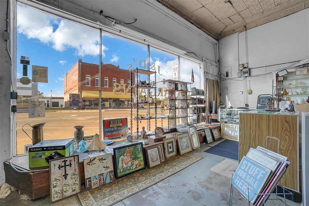 Cordell, OK 73632,220 E Main ST