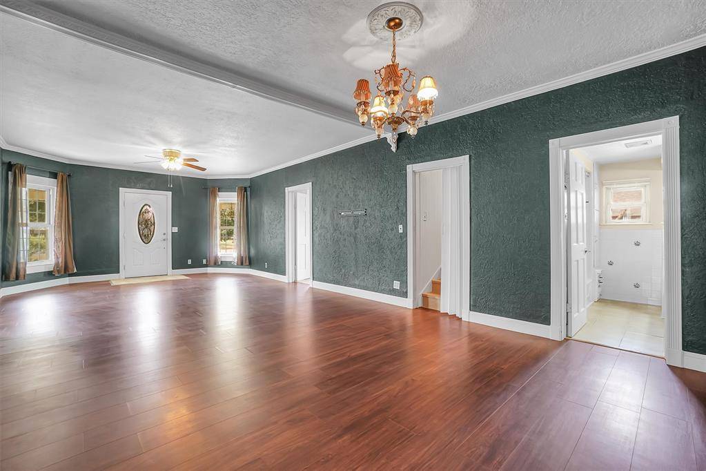 Cordell, OK 73632,117 W 6th ST